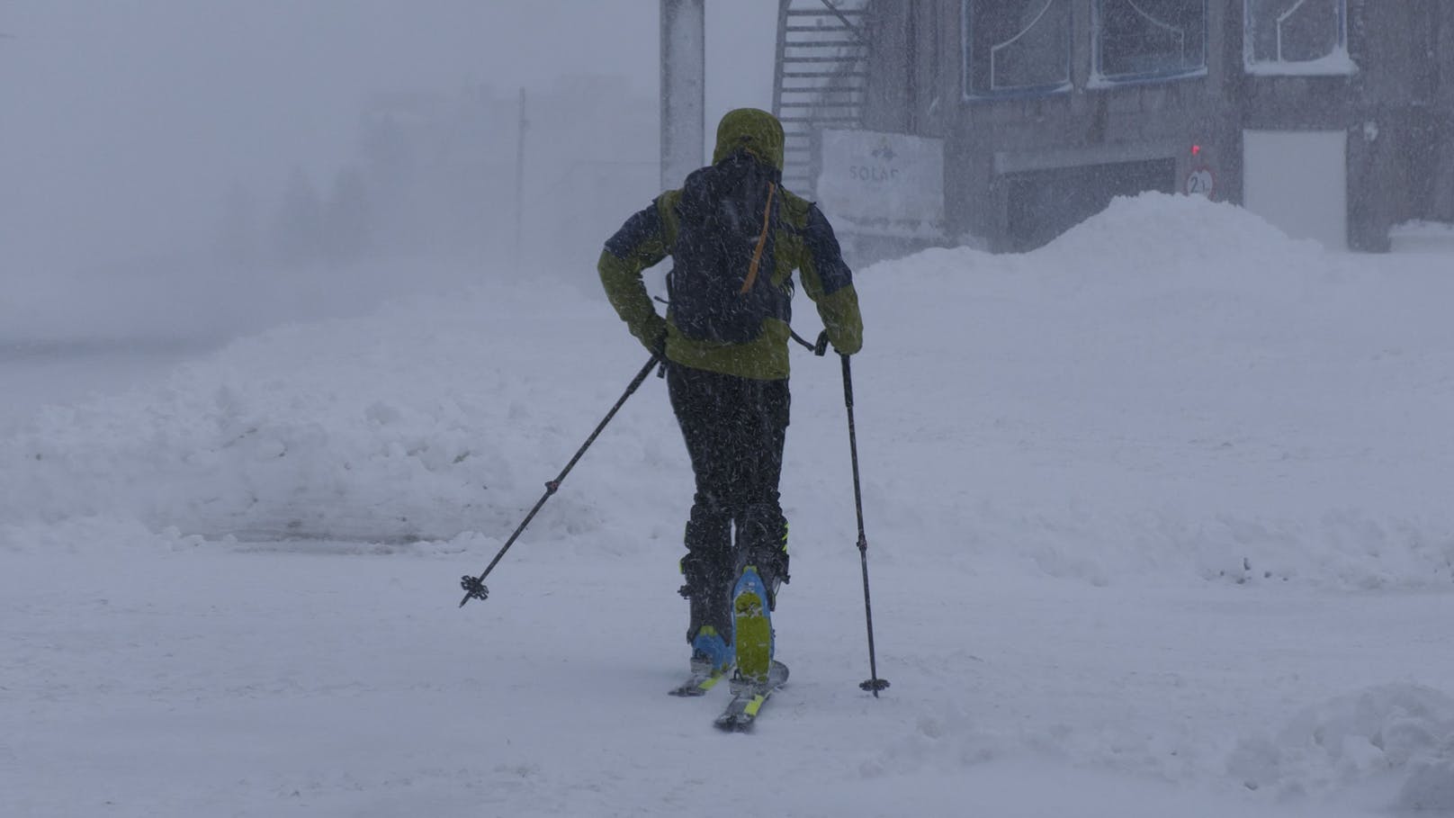 Das Vb-Tief sorgt in den Alpen für ein kräftiges Schneechaos. Oberhalb 1400 Metern ist viel Neuschnee gefallen. Was im Tiefland als Regen fällt, wird in Obertauern als Schnee gepudert.