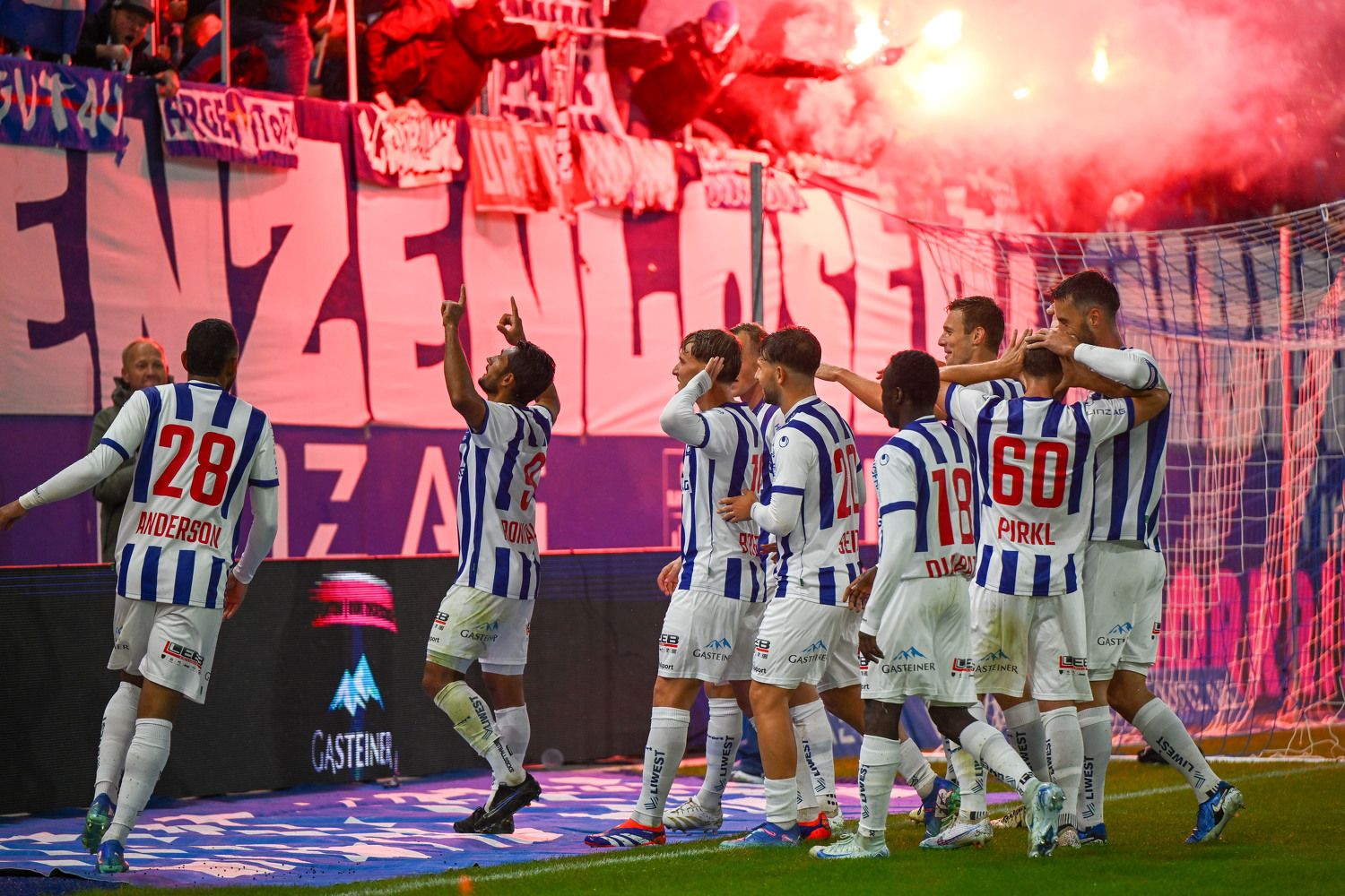 Blau-Weiß jubelt über den Derbysieg