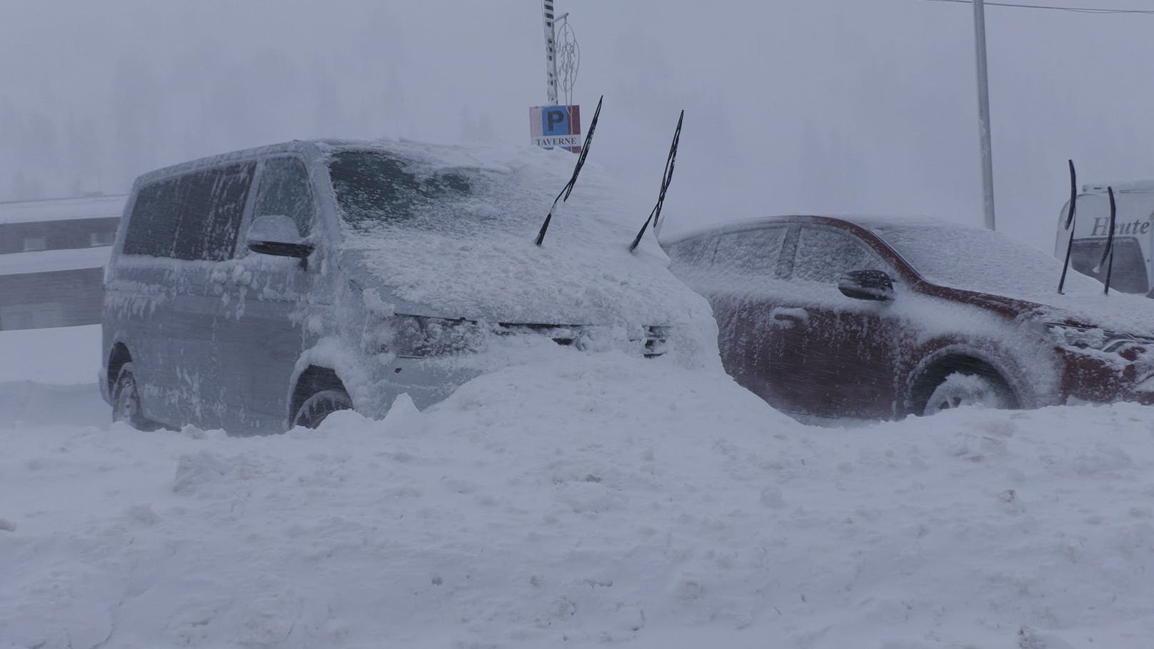 Das Vb-Tief sorgt in den Alpen für ein kräftiges Schneechaos. Oberhalb 1400 Metern ist viel Neuschnee gefallen. Was im Tiefland als Regen fällt, wird in Obertauern als Schnee gepudert.