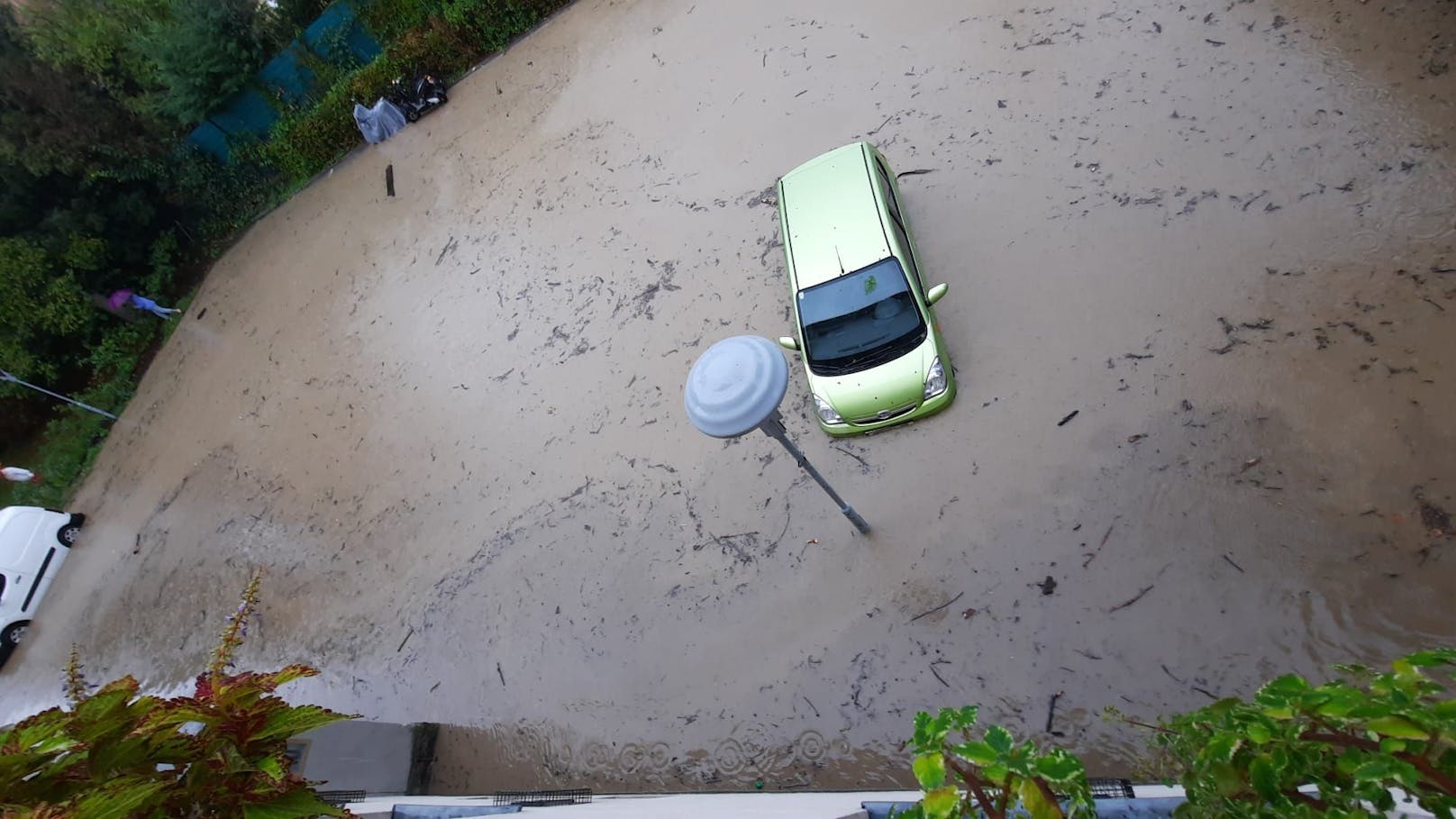 Unwetter erbarmungslos – Wiener Gemeindebau geflutet