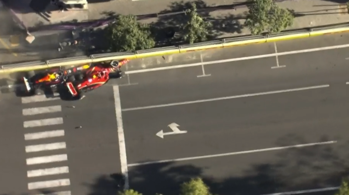 Perez und Sainz krachen in die Wand des Baku-Startkurses.