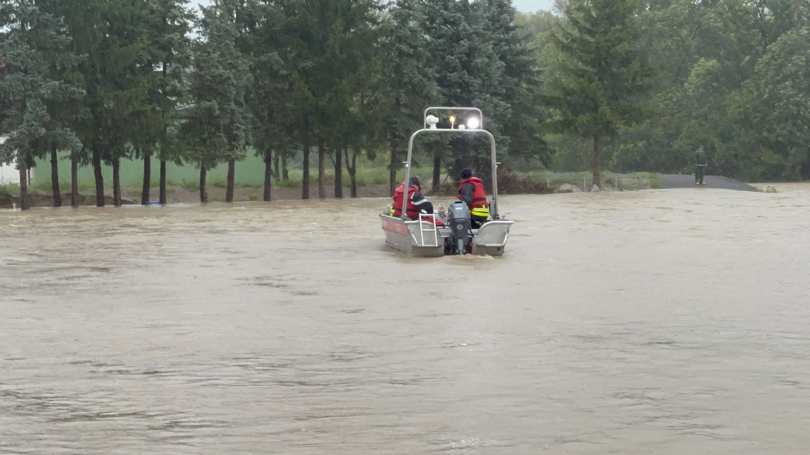 Rettungsaktionen in Melk, Spielberg, Loosdorf und Zelking