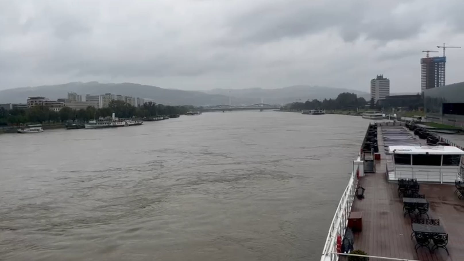 Dort sind die Fluten der Donau jetzt besonders stark.