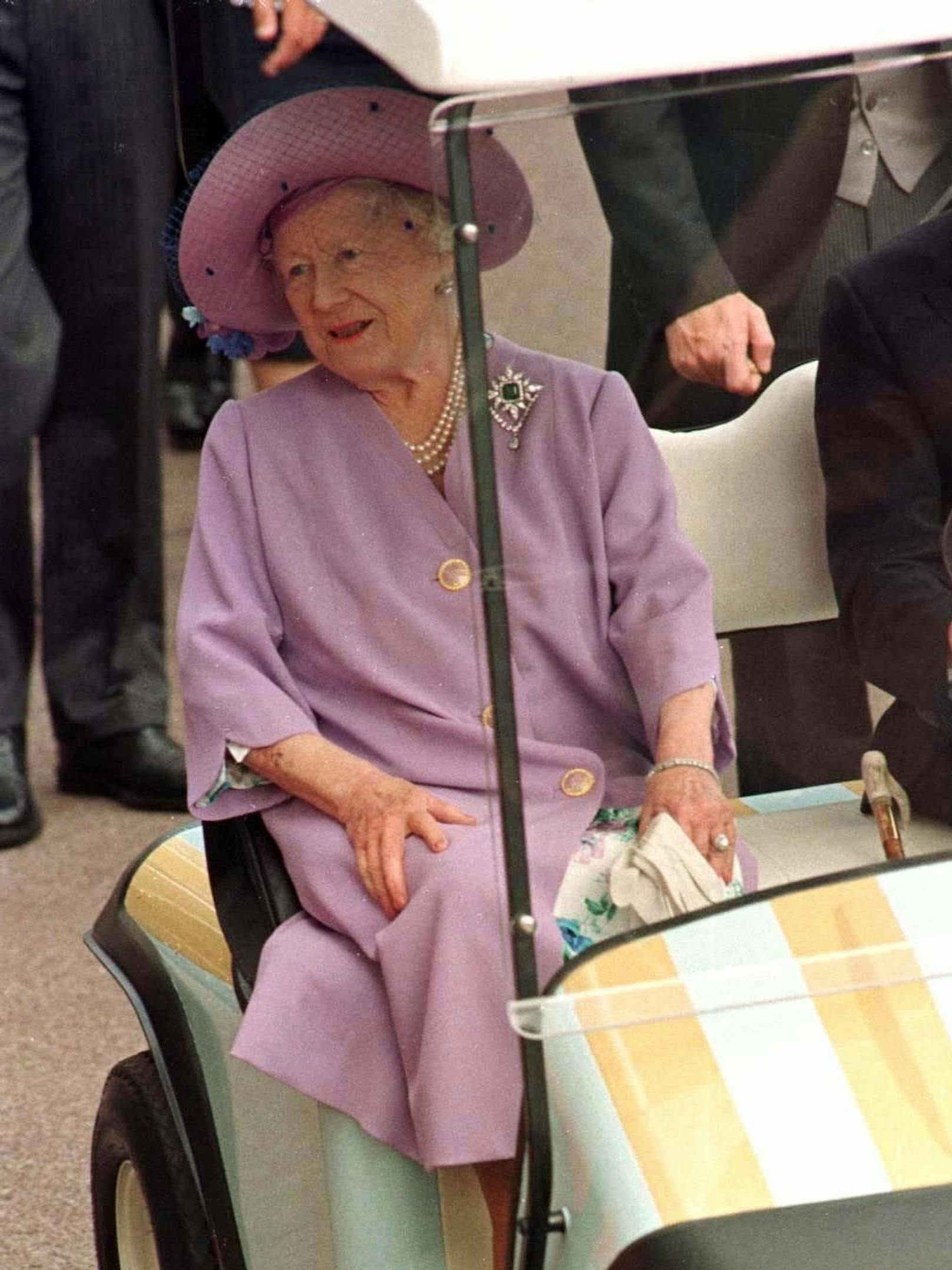 1997: Queen Mum beim Pferderennen in Ascot.