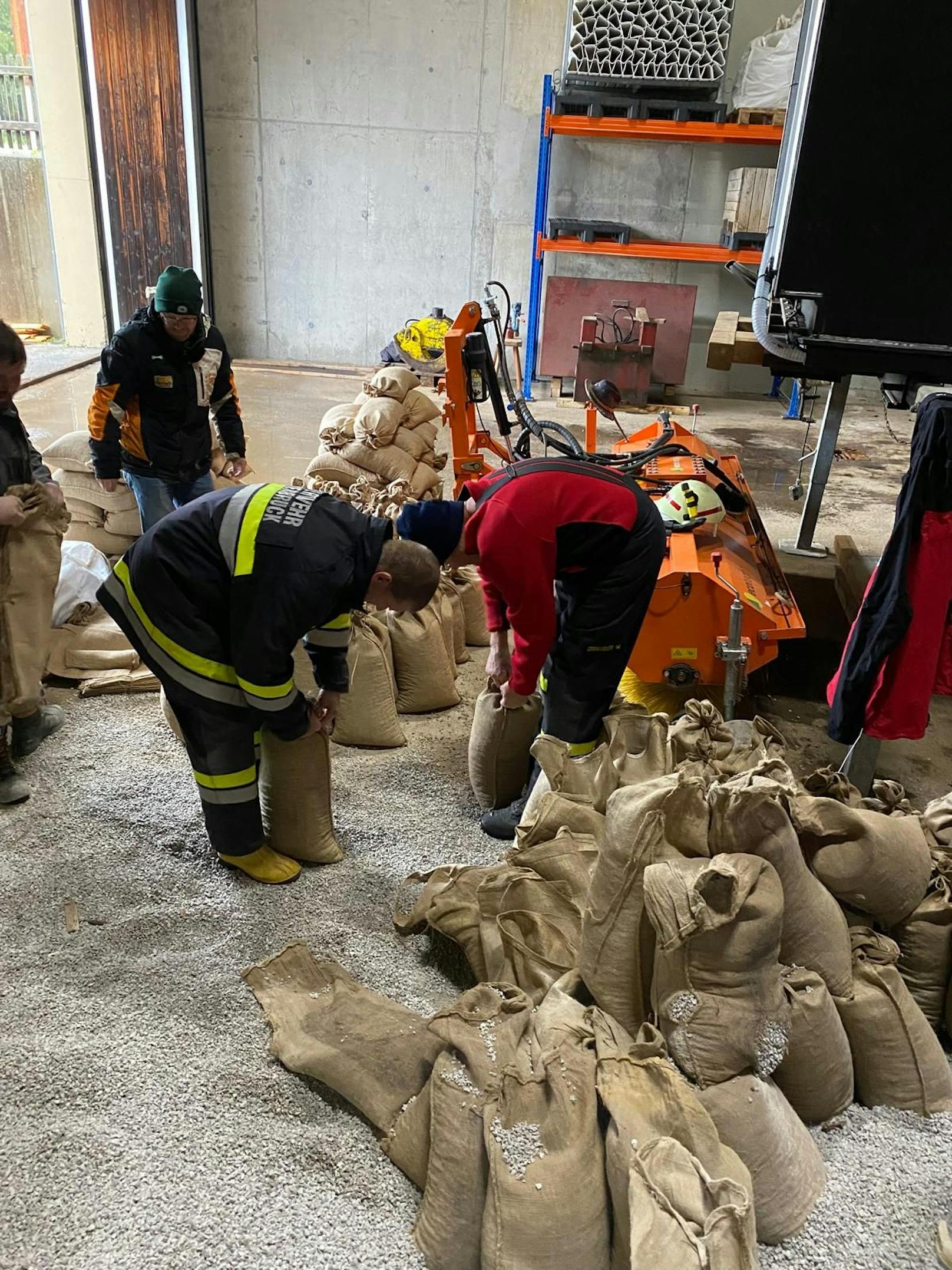 Land unter im Bezirk Lilienfeld – alle Feuerwehren im Einsatz