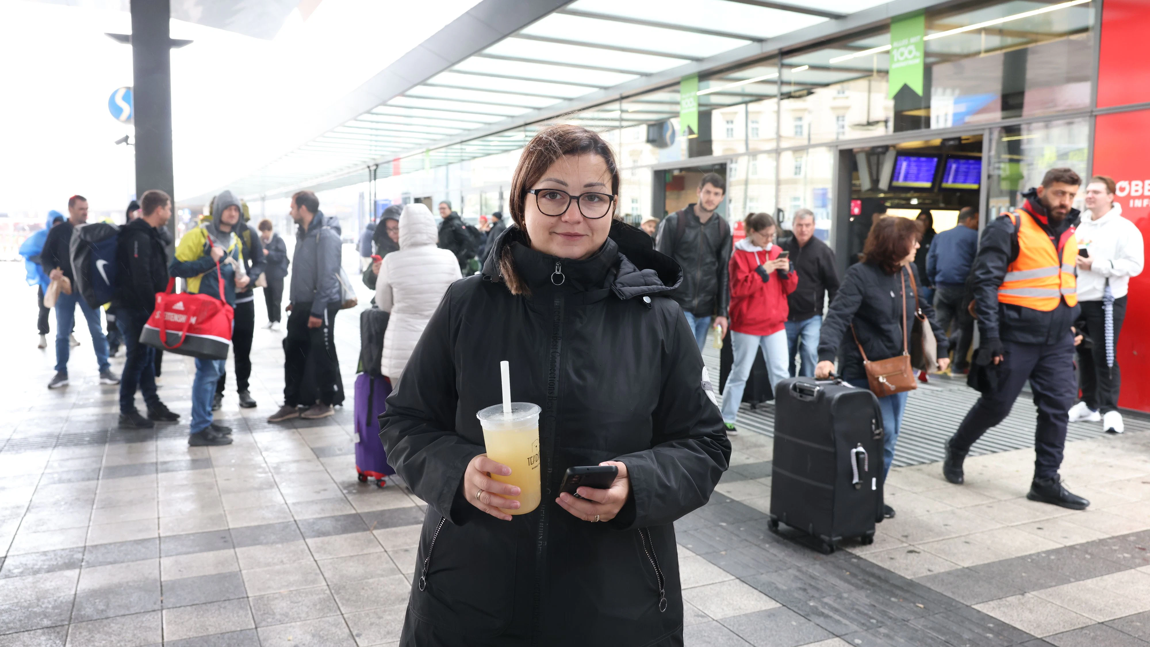 Stefanie aus Innsbruck kämpft verzweifelt, um zu ihrer Tochter nach Hause zu kommen!