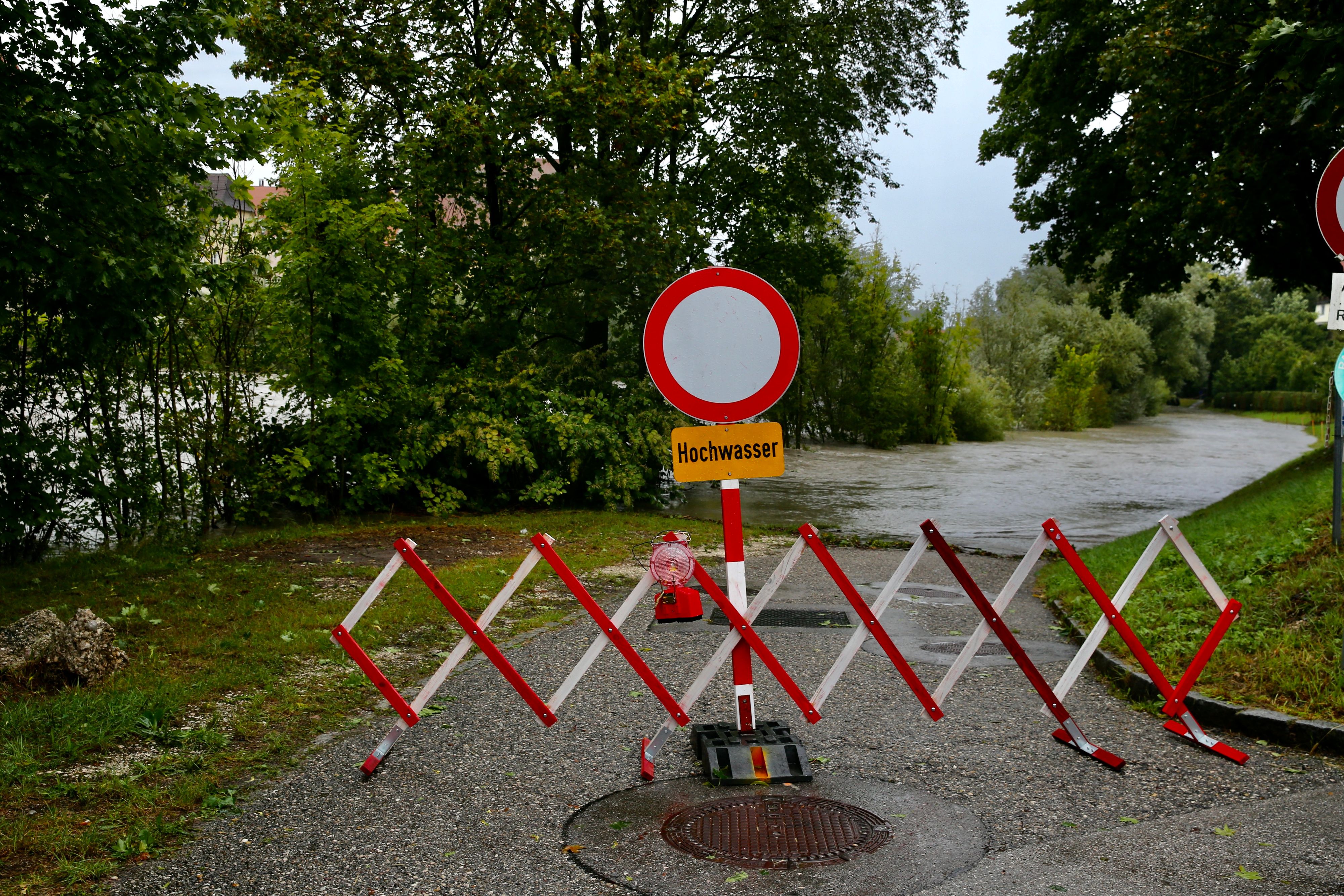 Auch in Steyr sind am Sonntag schon Straßen aufgrund von Überflutungen gesperrt.
