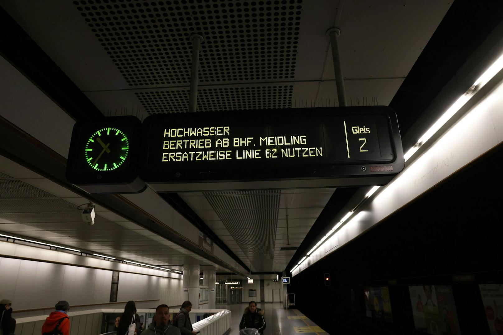 Auch am Westbahnhof ist der Verkehr eingeschränkt. Eine Fahrt mit der U6 nach Meidling ist nicht möglich.