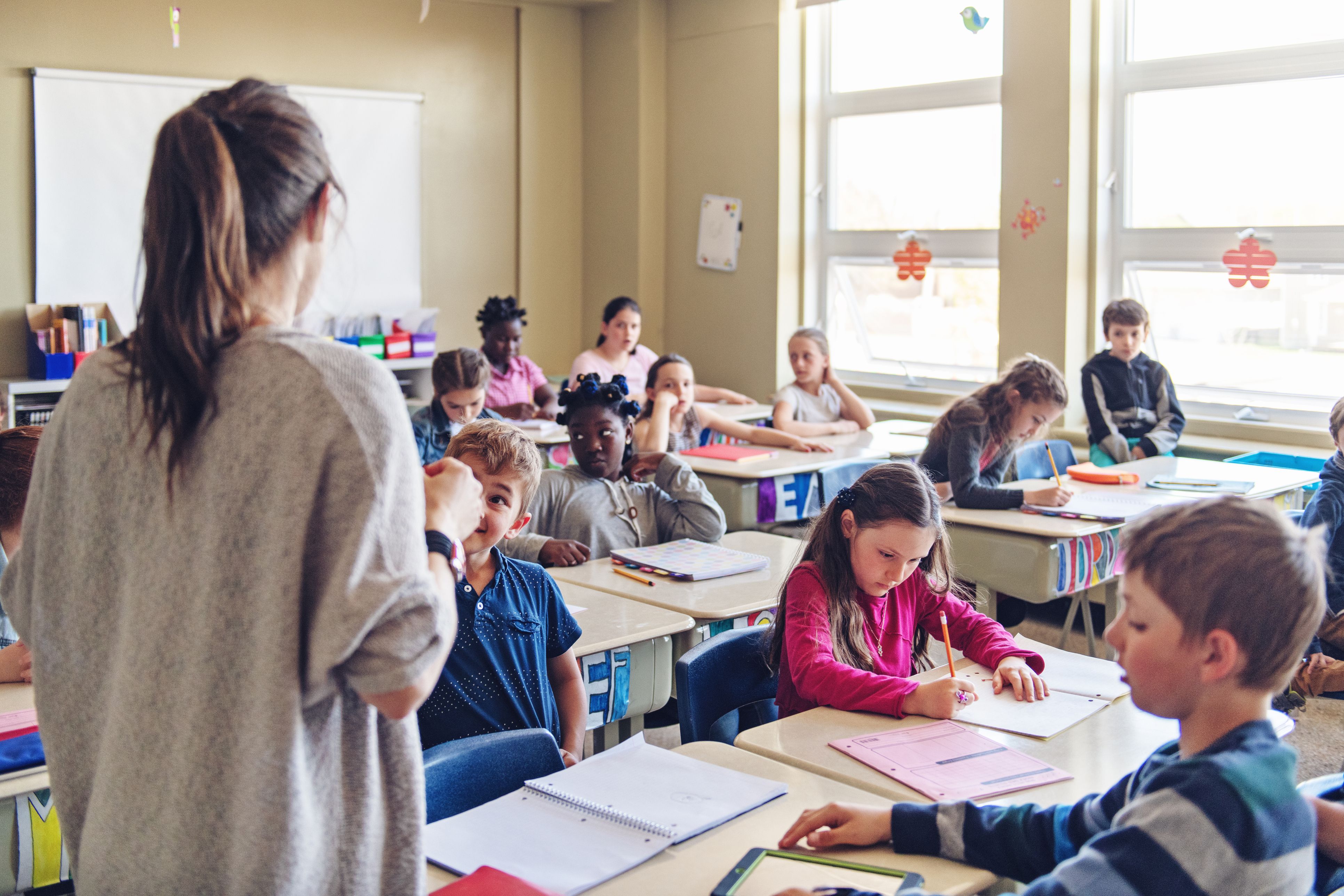 In Schulen und VHS-Standorten wird ab 14. Oktober Gratis-Lernhilfe angeboten.