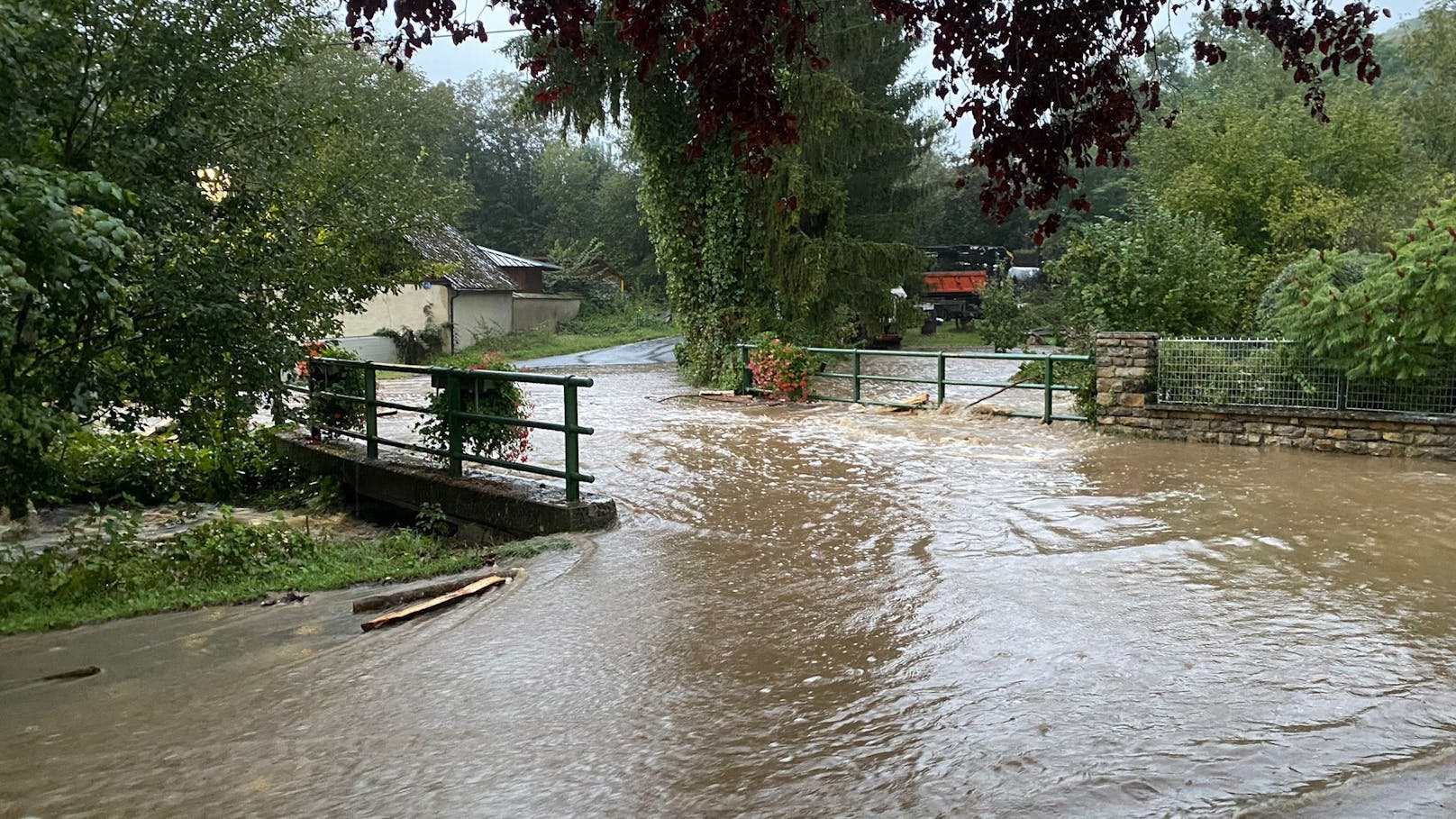 Hausenbach führt Hochwasser