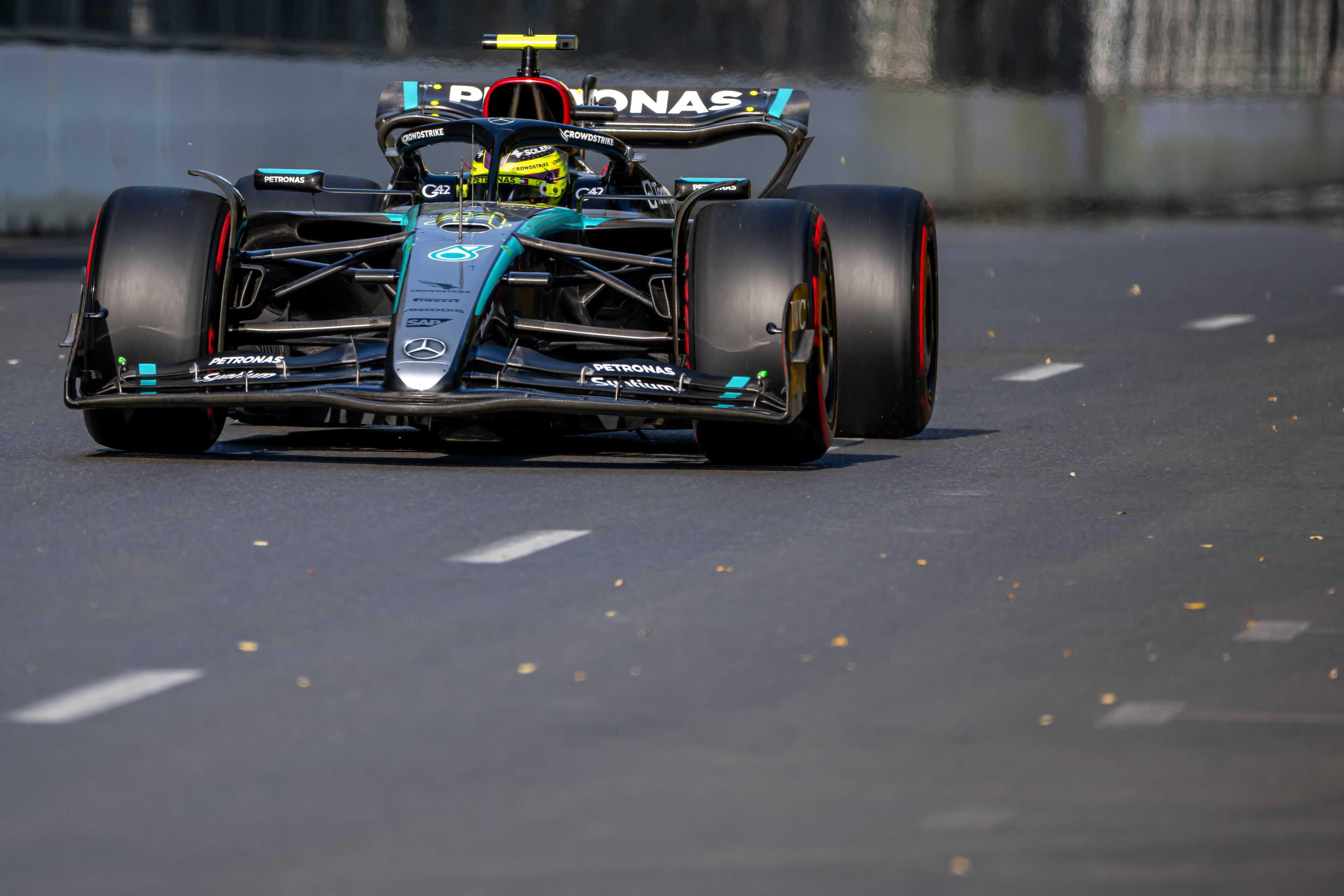 Lewis Hamilotn wird in Baku strafversetzt.