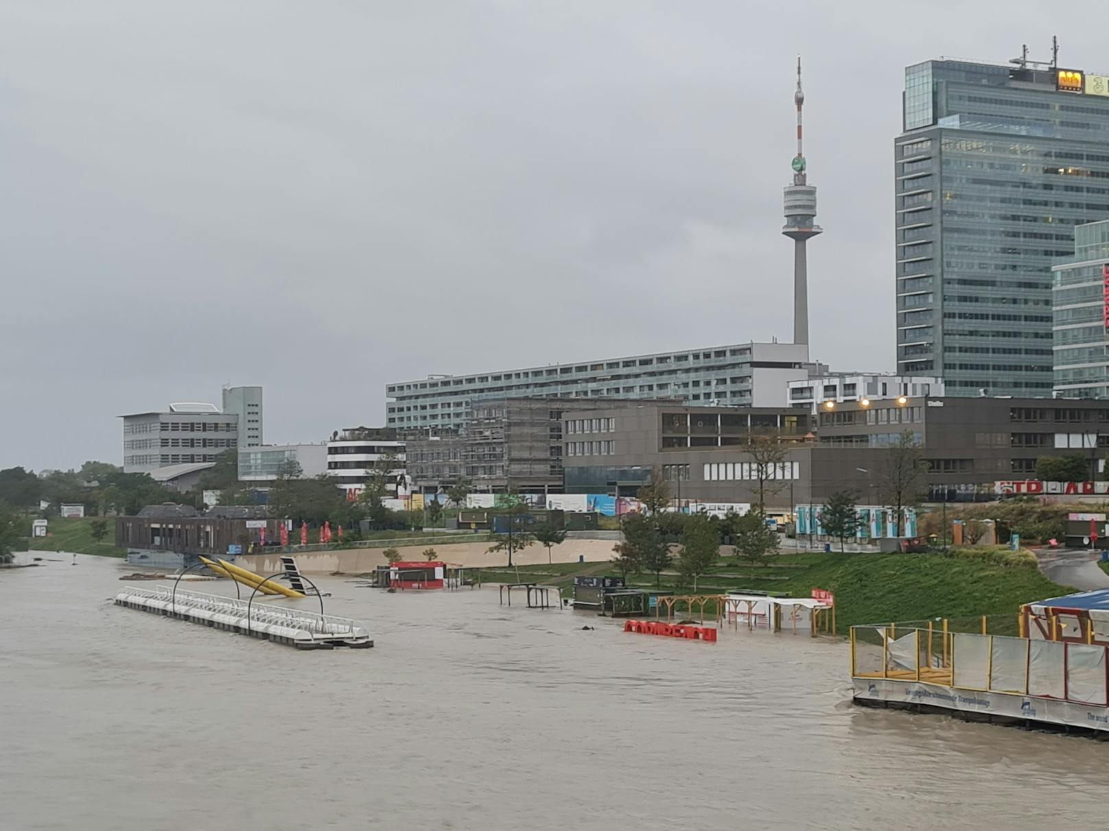 Die Lage auf der Wiener Donauinsel ist angespannt.