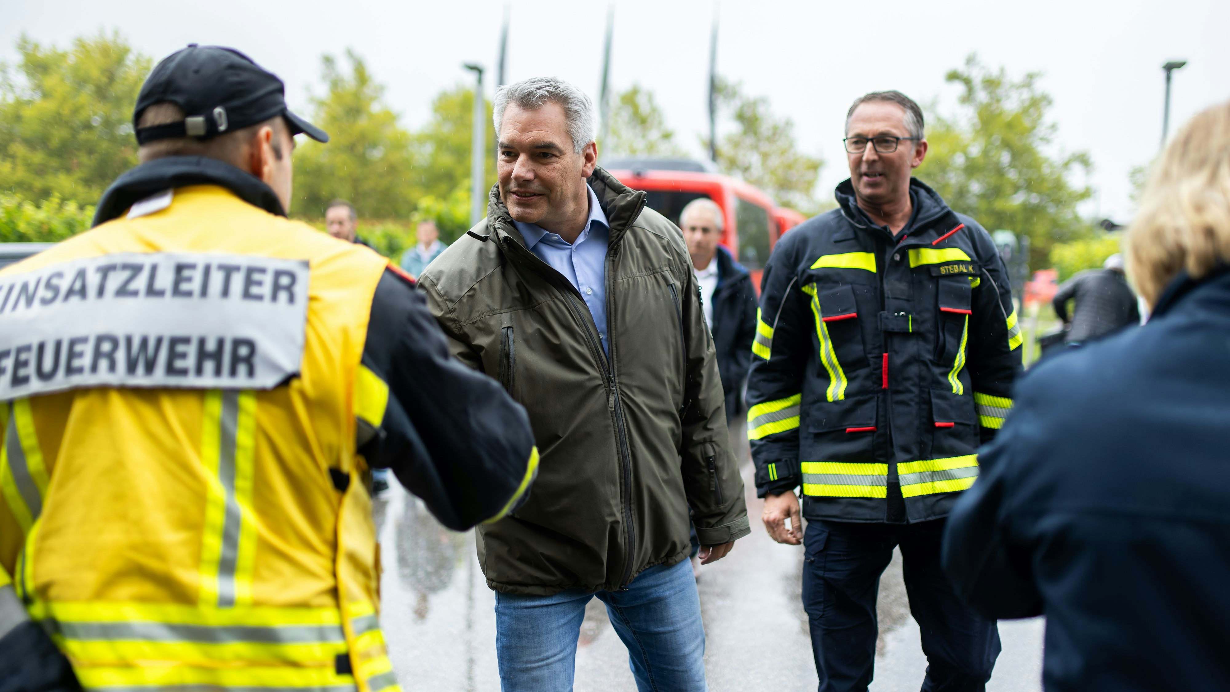 Kanzler Karl Nehammer fuhr erst am Montag ins Hochwassergebiet