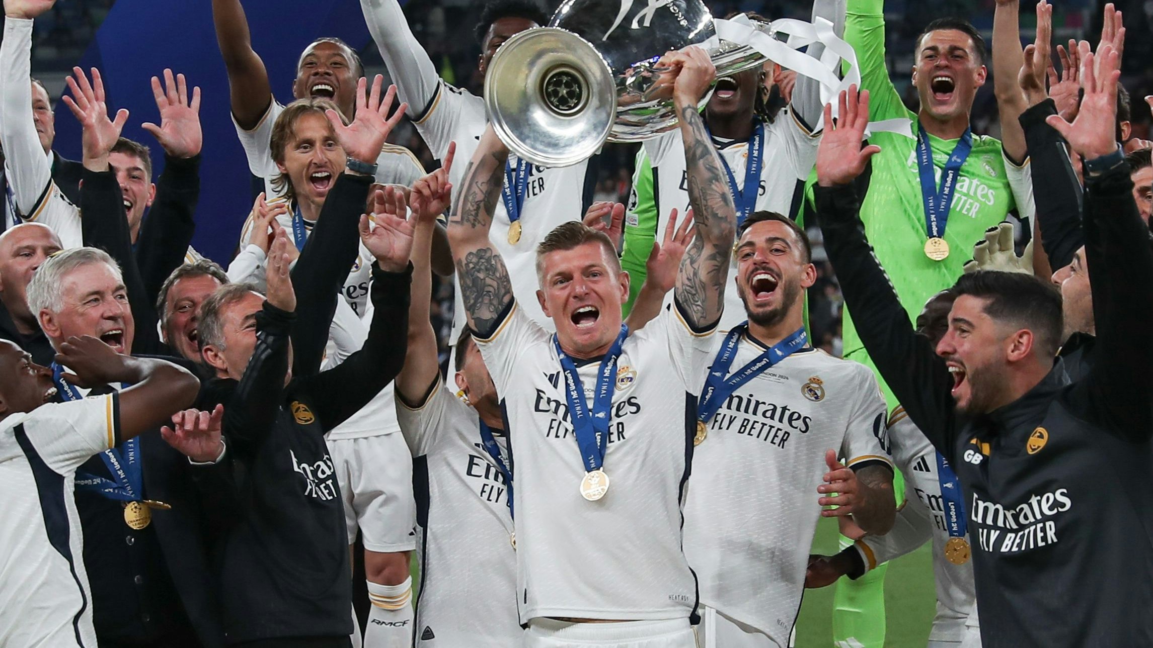 Der amtierende Champions League Sieger Real Madrid. Die Spanier gewannen im Finale gegen Borussia Dortmund mit 2:1 und holten sich damit zum bereits 15. Mal den Pokal der Landesmeister – Rekord!