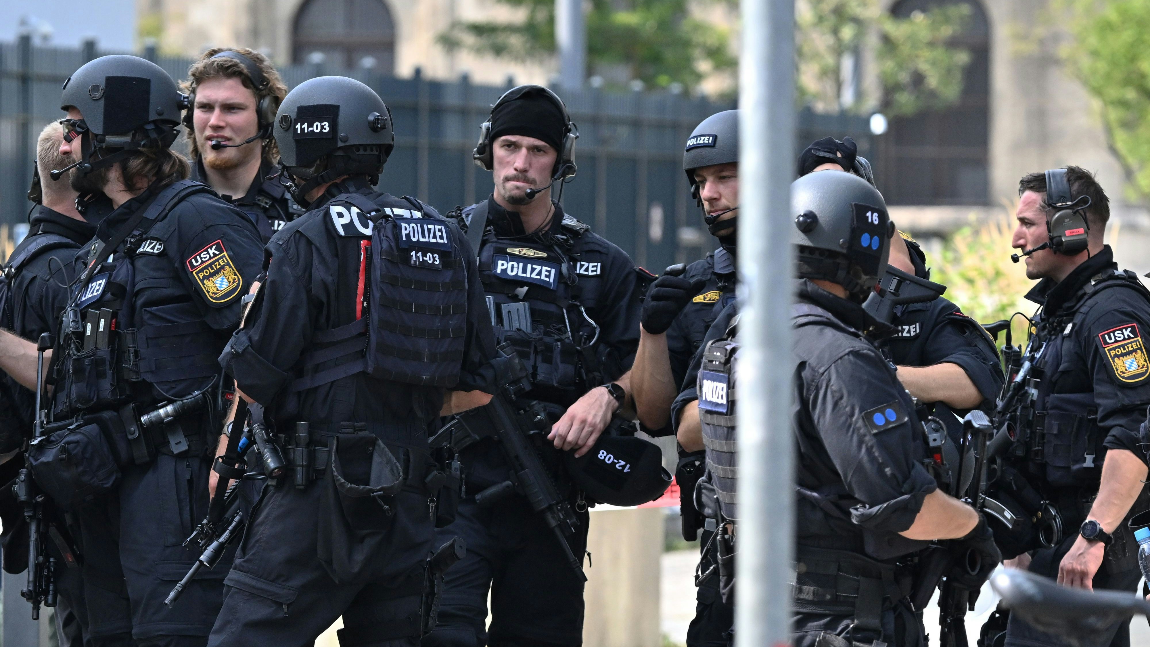 Sondereinheit der Münchner Polizei vor dem israelischen Generalkonsulat am 6. September 2024: Ein 18-jähriger Österreicher mit bosnischen Wurzeln schoss hier kurz zuvor mit einem alten Weltkriegsgewehr auf das Konsulat und auf heran eilende Polizisten