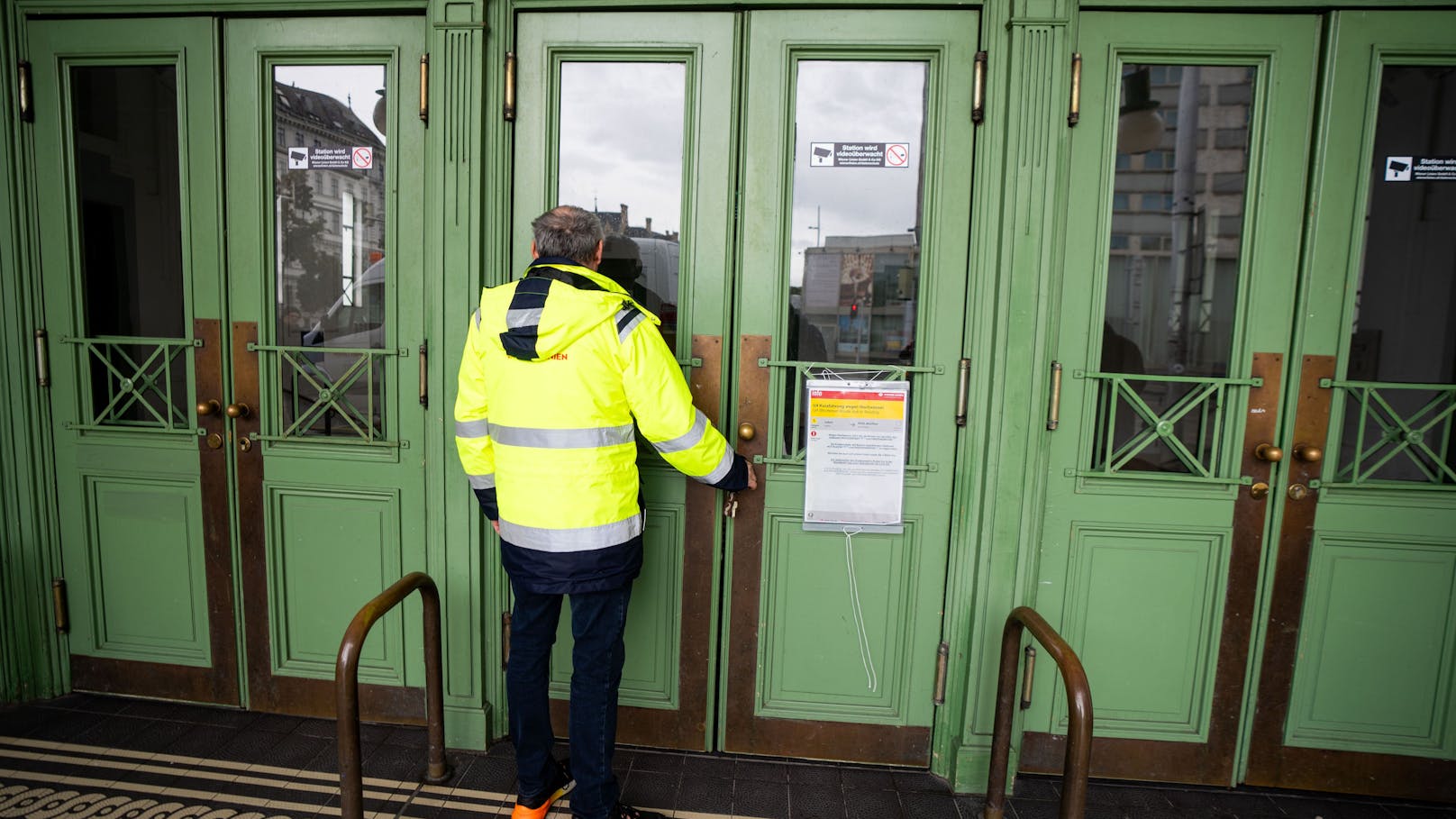 In Wien gibt es aufgrund des Hochwassers infolge der Unwetter weiterhin eingeschränkten U-Bahnbetrieb.