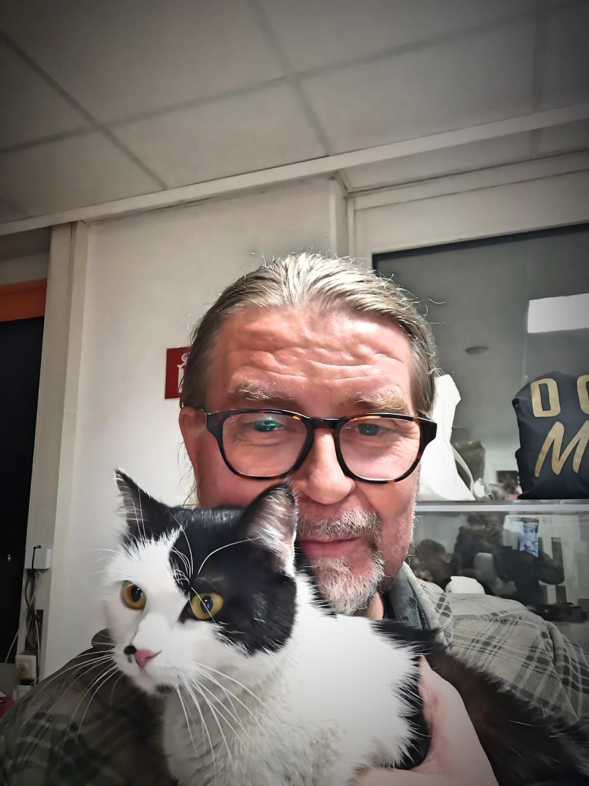 Tatort Star als Katzenretter