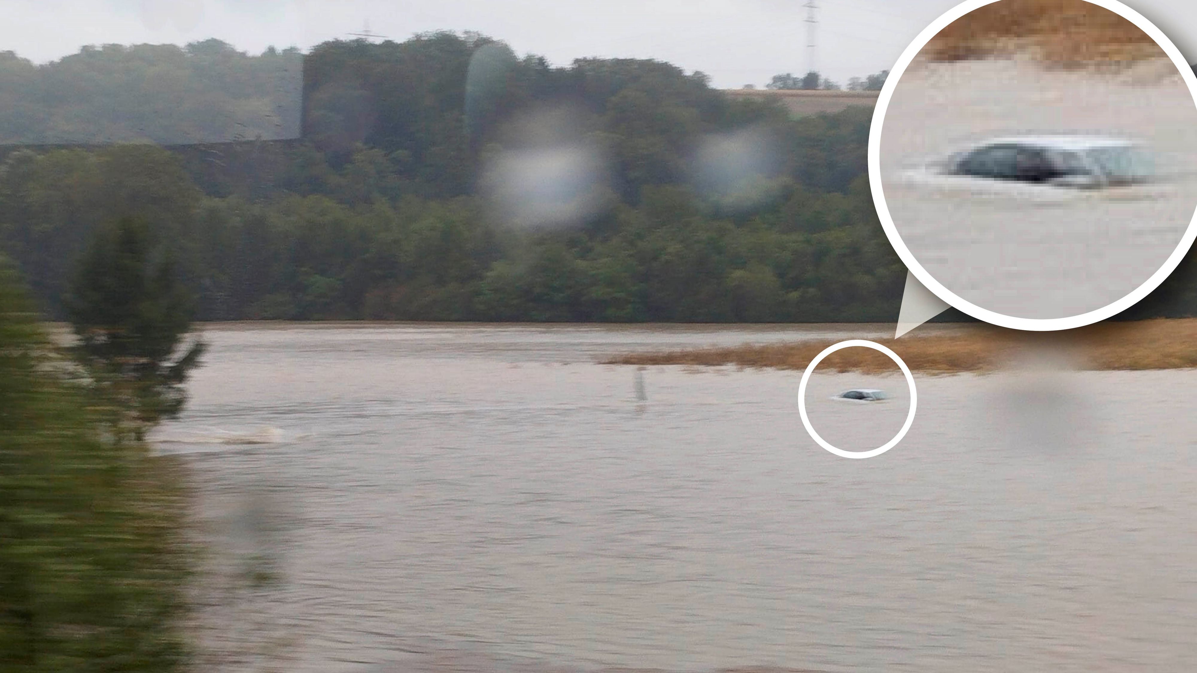 Die Feuerwehr Sierning war im Raum Melk im Einsatz, entdeckte dabei dieses Auto.