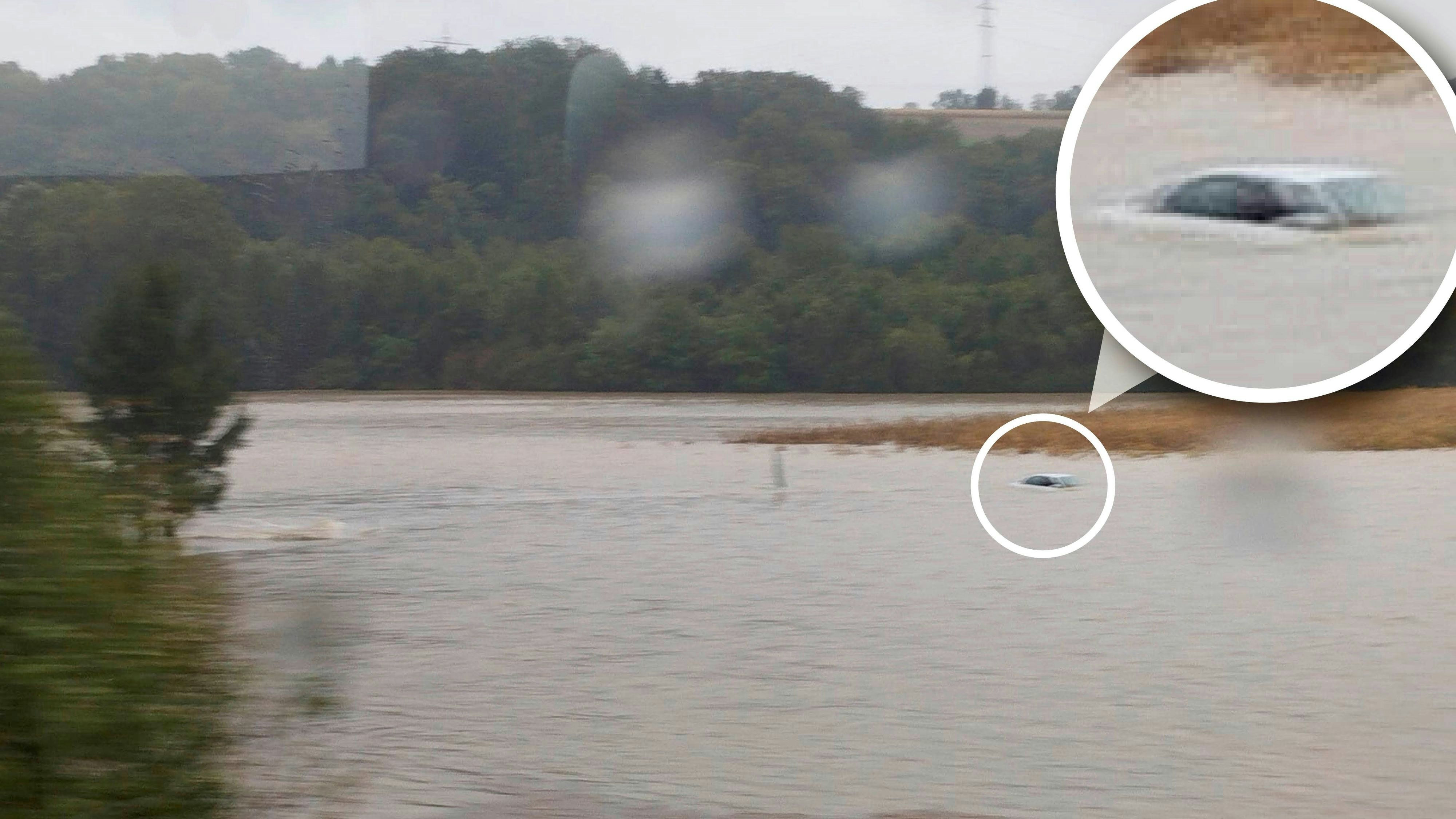 Die Feuerwehr Sierning war im Raum Melk im Einsatz, entdeckte dabei dieses Auto.