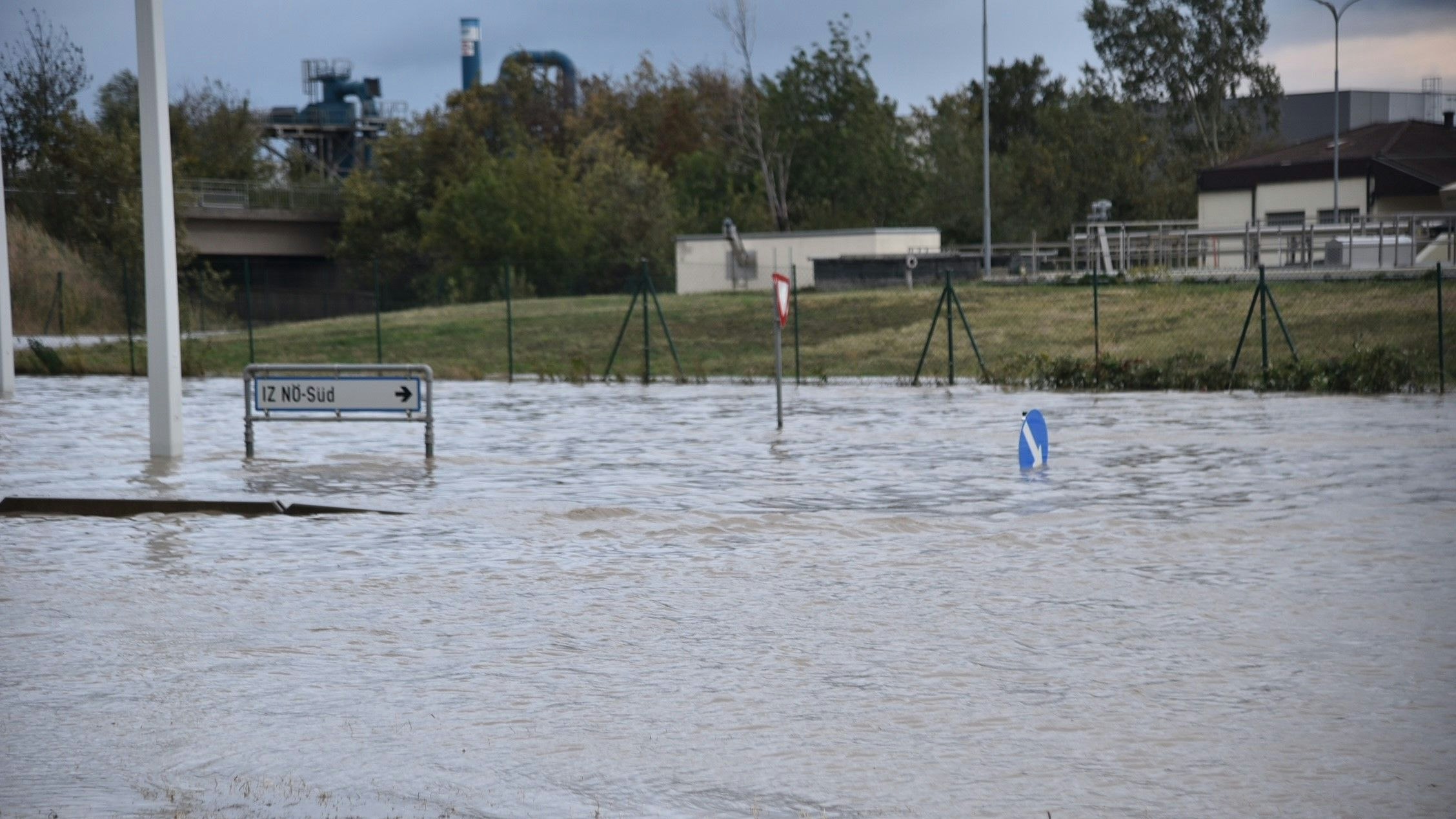 Heute.at - Arbeiten auf Hochdruck, 256 Straßen in NÖ gesperrt