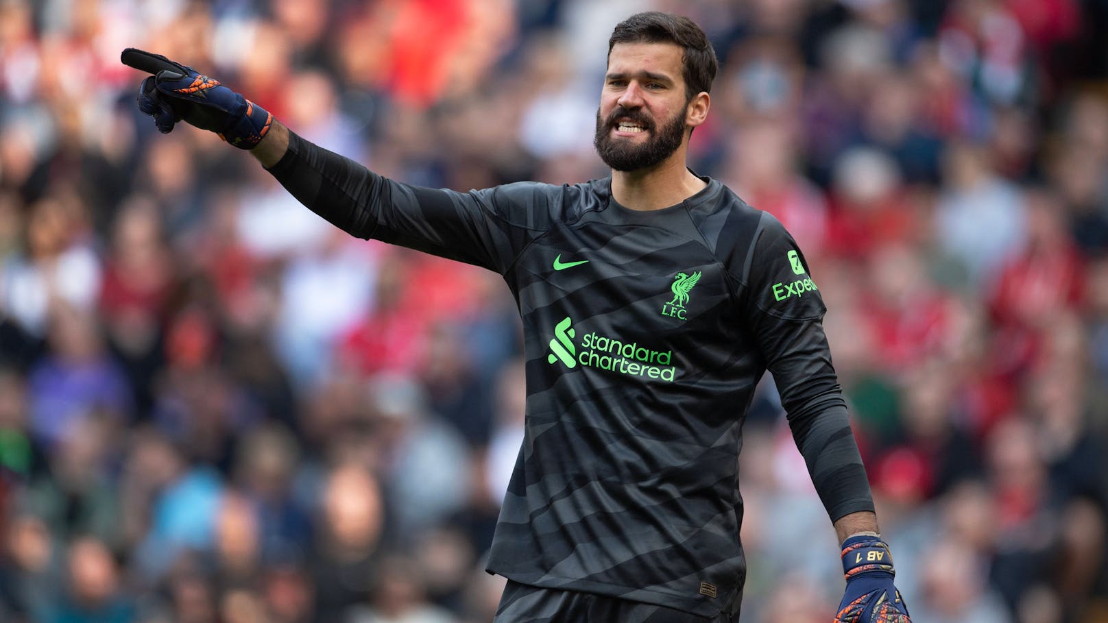 Liverpool-Keeper Alisson schießt gegen Champions League