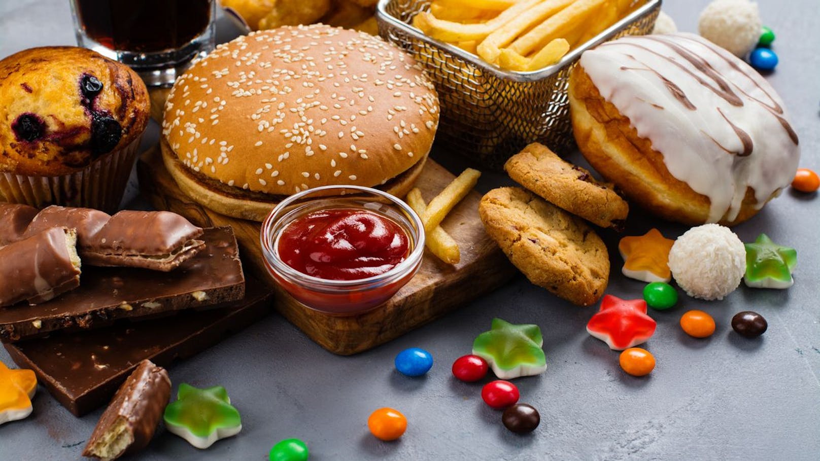 Online & TV – Dieses Land verbietet Fast-Food-Werbung