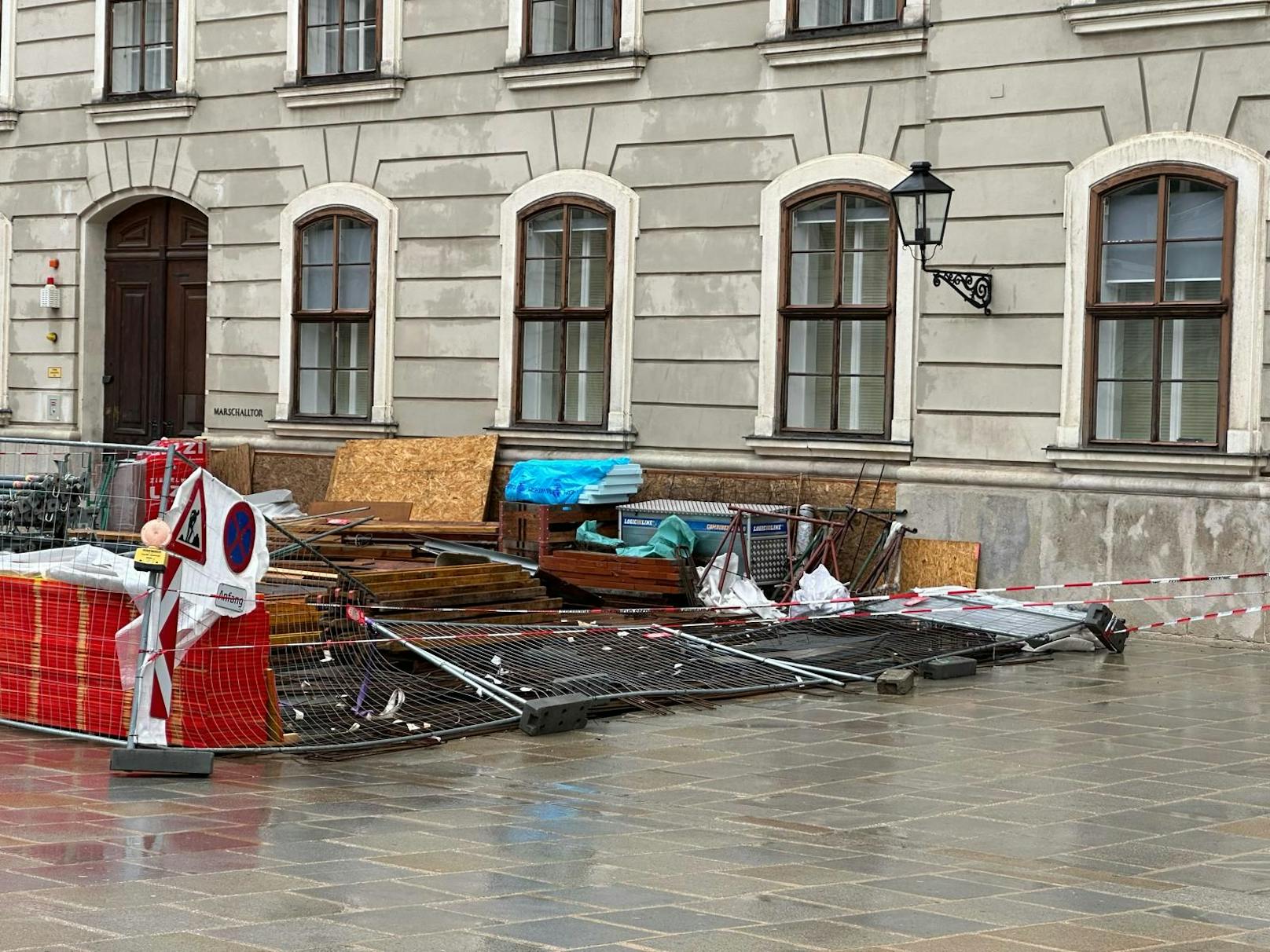 Durch den sintflutartigen Regen standen Teile der Hofburg unter Wasser – auch der Burggarten ist betroffen. 