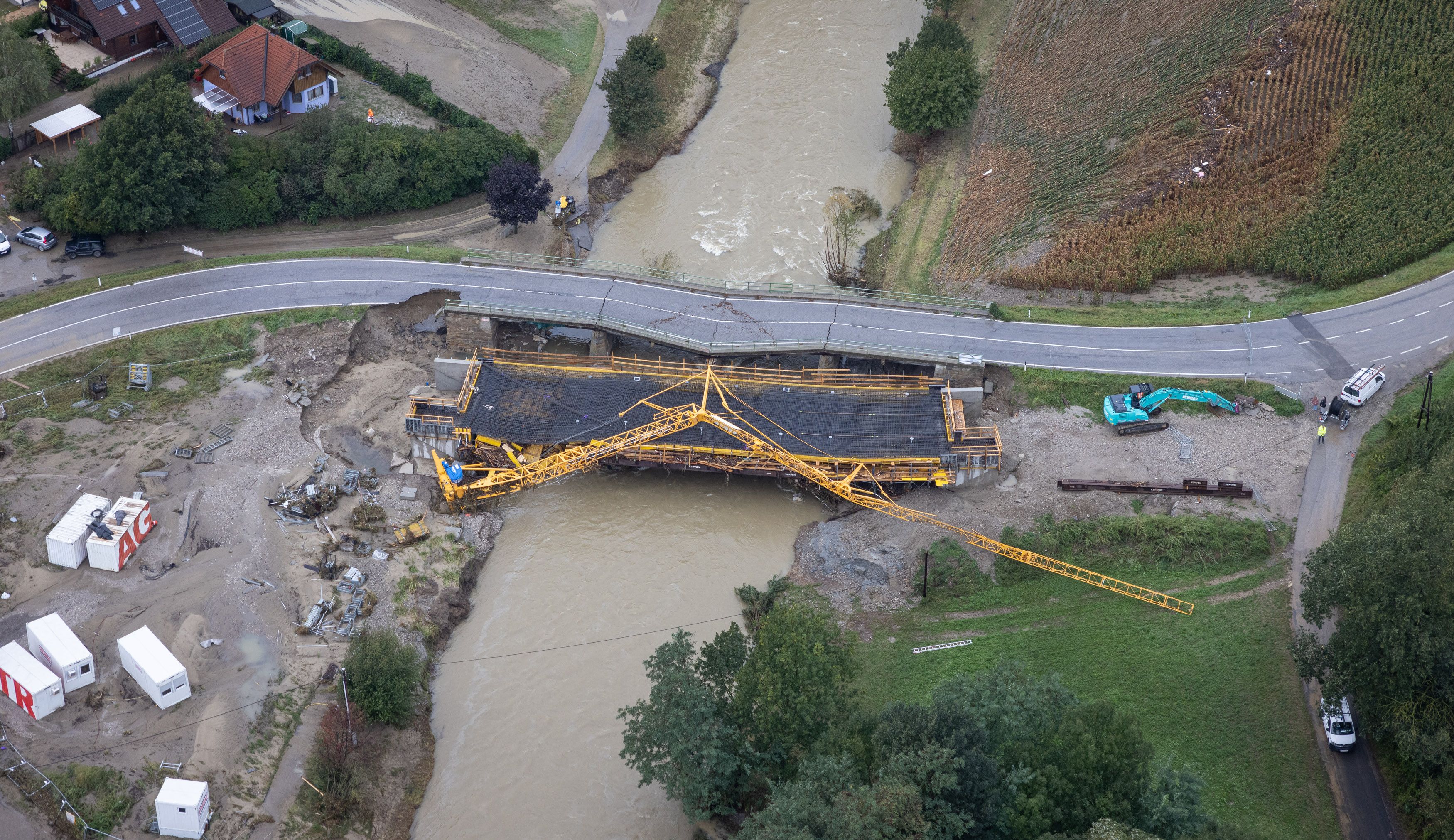 Vor allem in Niederösterreich, das zum Katastrophengebiet erklärt wurde, sind die Einsatzkräfte im Dauereinsatz.