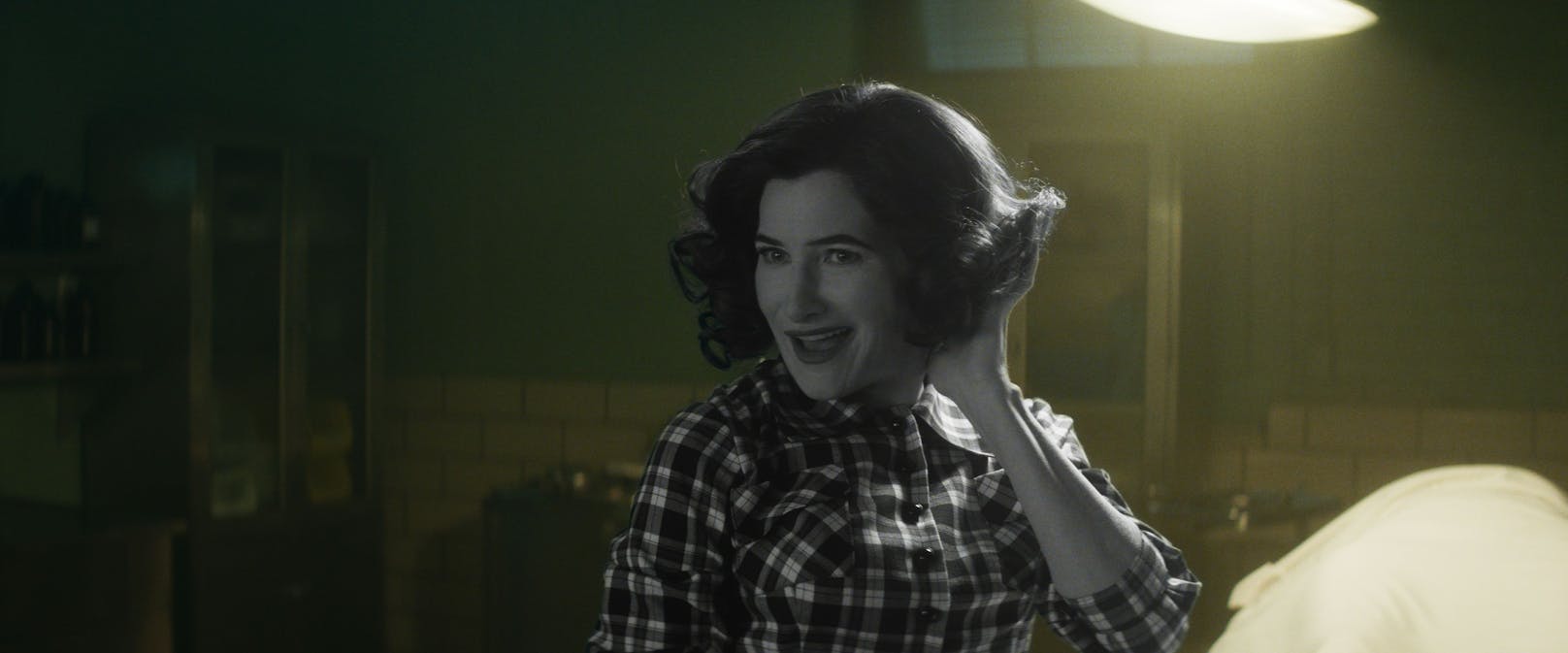 Kathryn Hahn spielt Agatha Harkness in "AGATHA ALL ALONG". 