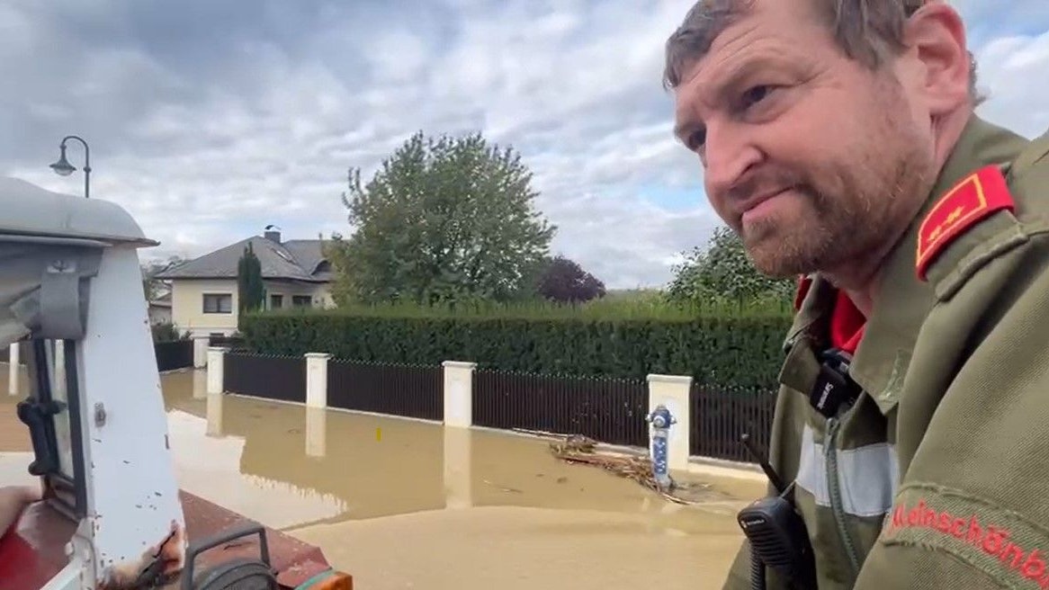 Feuerwehrkommandant Martin Kaufmann zeigt "Heute" versunkenen Ort.