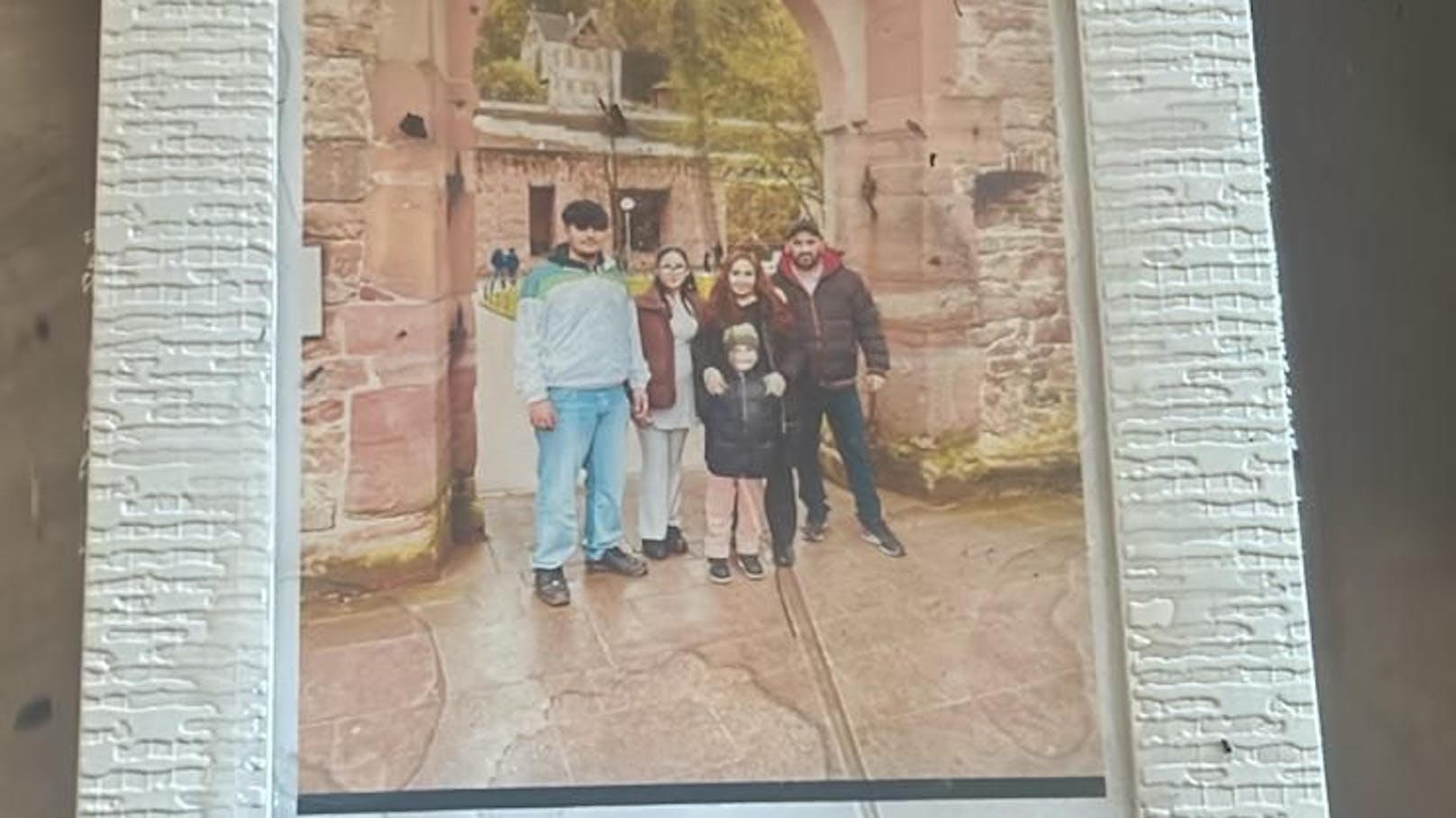 Familienfoto: Ein Andenken aus glücklichen Tagen konnte gerettet werden.