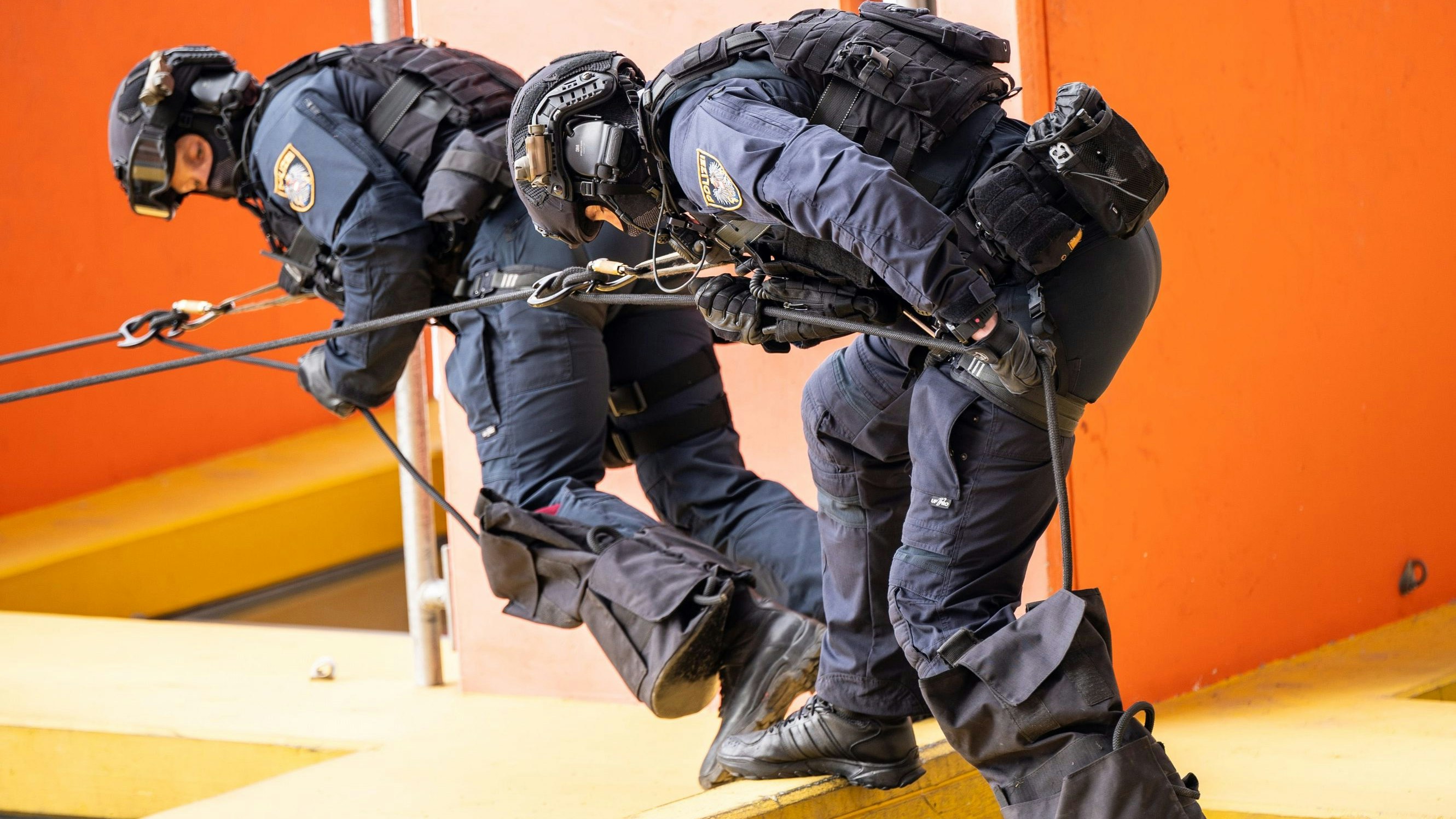 Spektakuläre Szenen aus der Einsatztätigkeit werden gezeigt