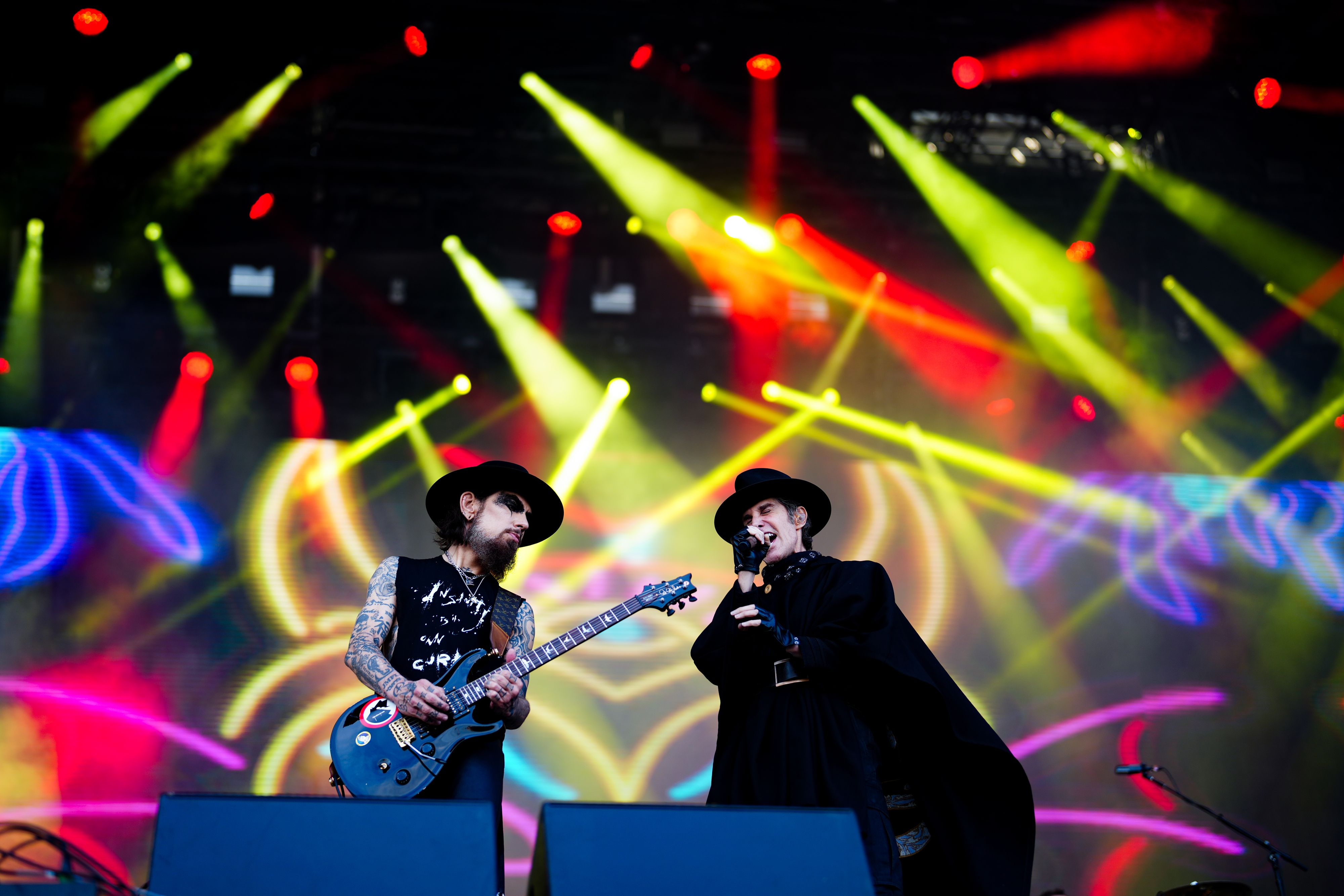 Gitarrist Dave Navarro und Sänger Perry Farrell von 