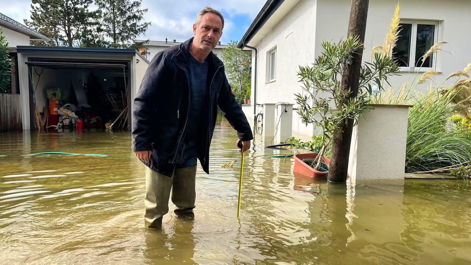 Luans Garten ist komplett überflutet.