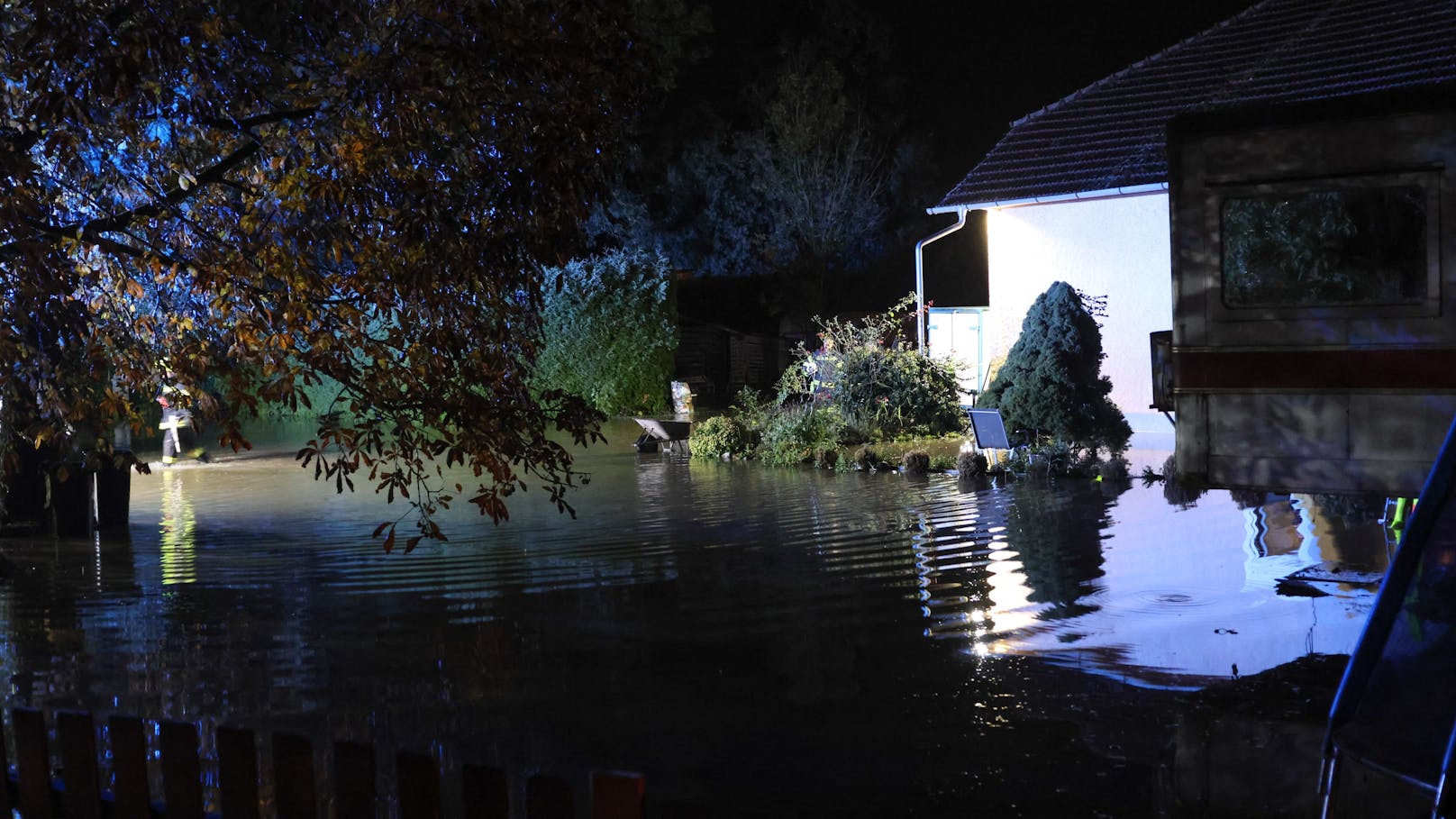 Sintflut-Regen hinterlässt Schneise der Verwüstung