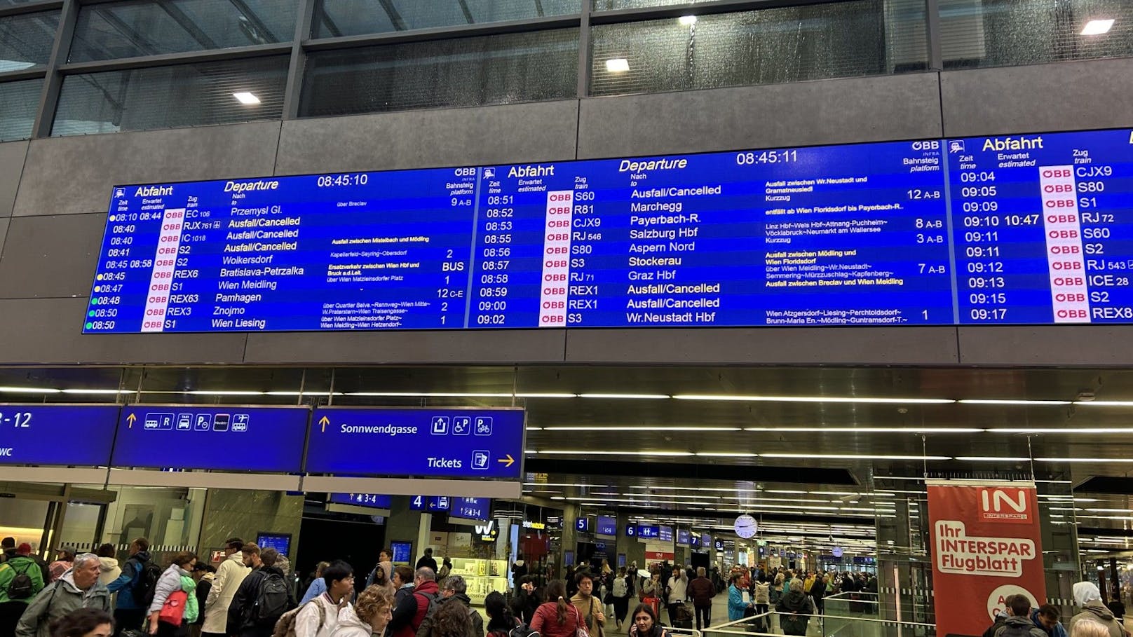 Wut-Urlauberin am Hbf: "Man lässt uns verhungern"