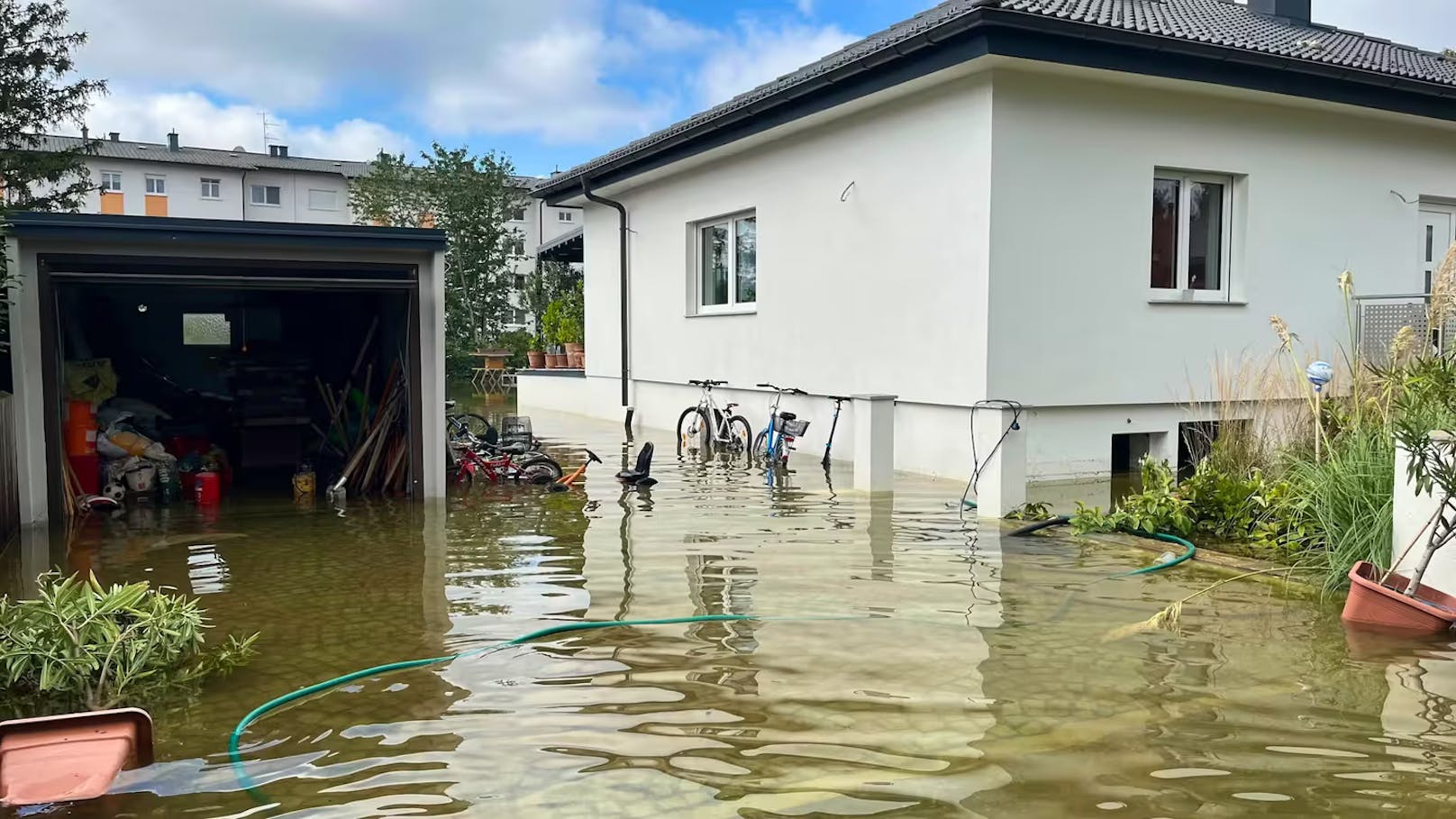 Der Garten des Niederösterreichers wurde überflutet. 