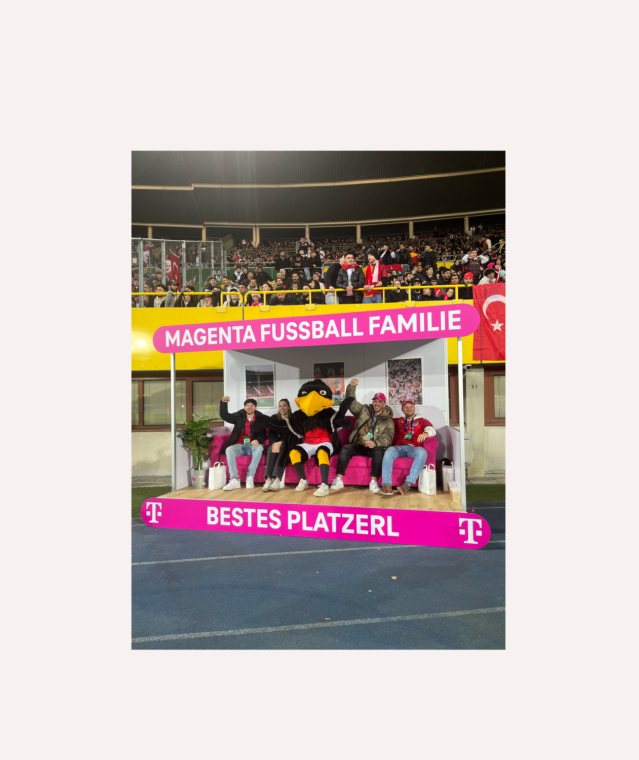 Gewinne 4 Plätze am Fanbankerl von Magenta