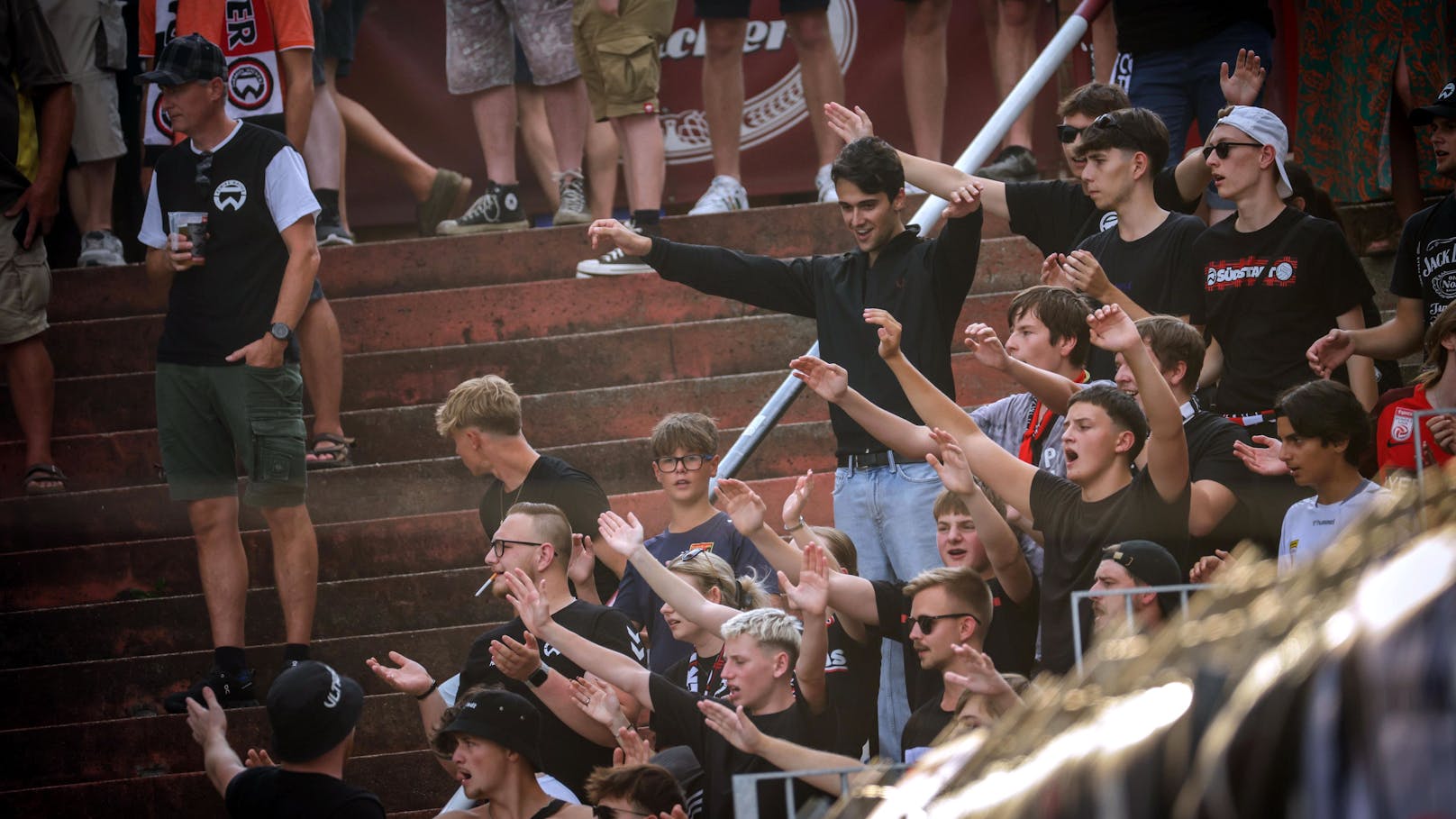 Fußball trotz Hochwasser-Drama: Fan-Boykott