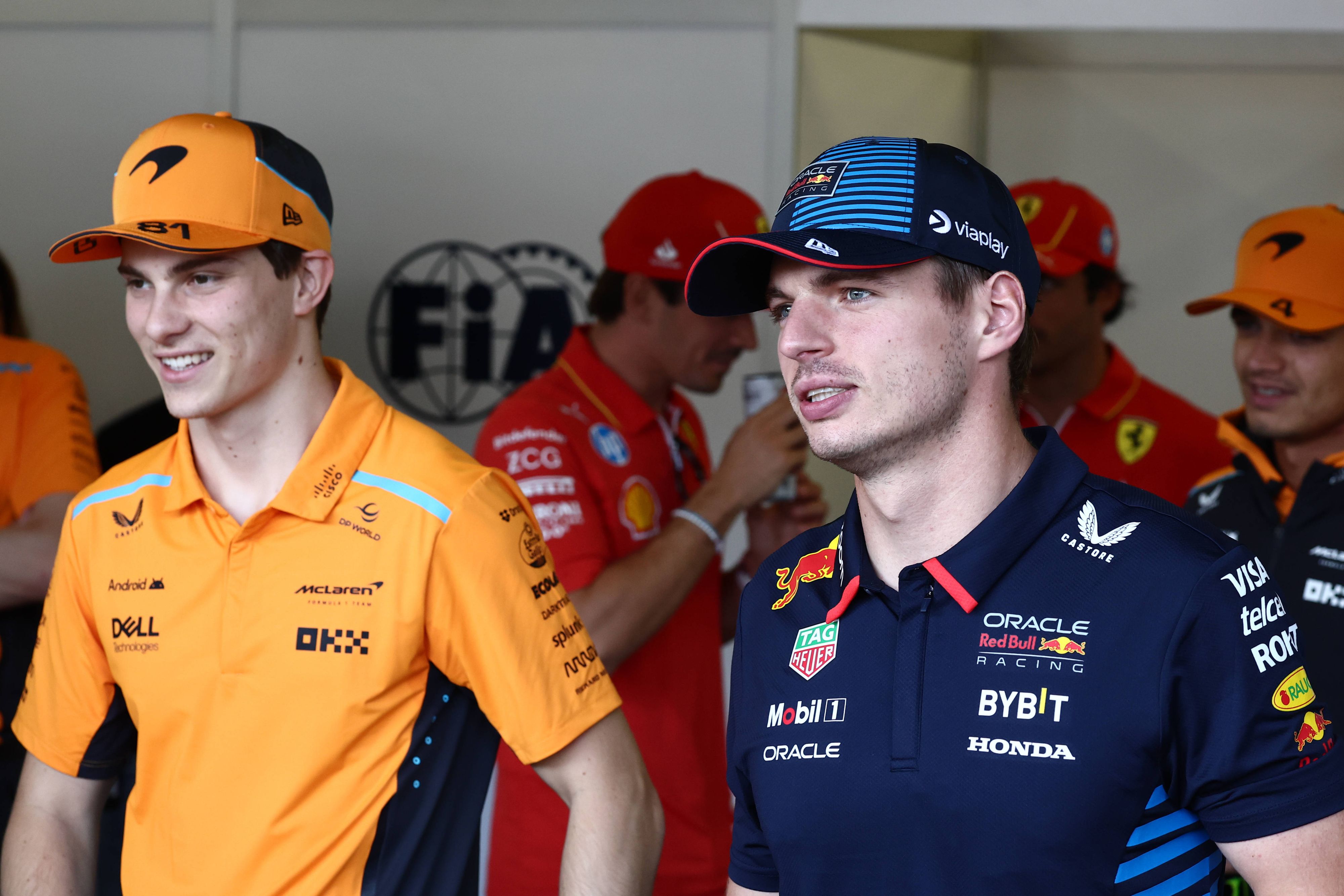 Formel-1-Star Max Verstappen musste zu den Stewards, WM-Konkurrent Lando Norris beschwerte sich über ihn. 