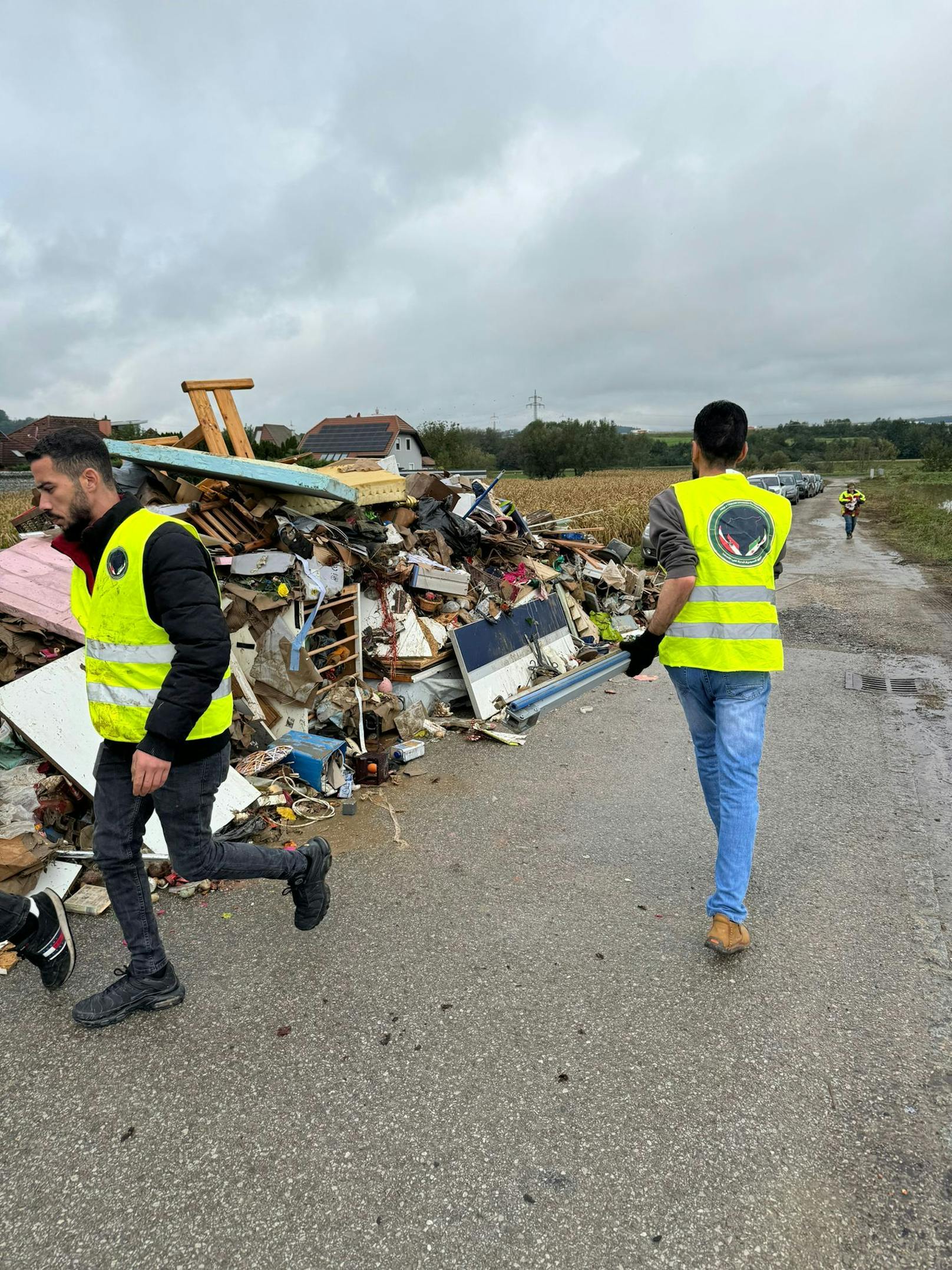 Nach Flut: Flüchtlinge aus Syrien halfen bei Aufräumarbeiten