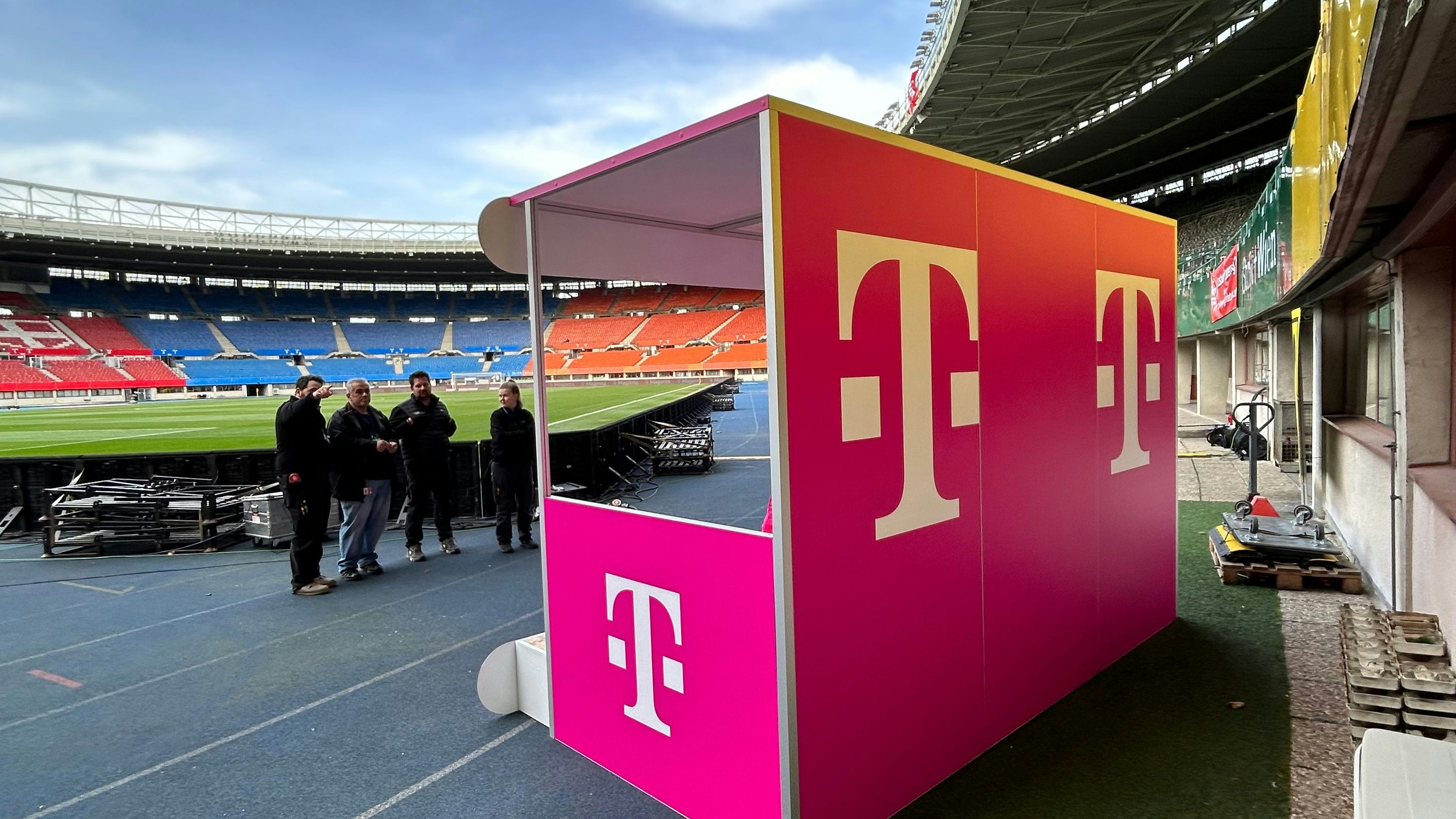 Magenta verlost gemeinsam mit uns 1x4 Plätze auf dem Fanbankerl am Spielfeldrand beim Spiel Österreich vs. Kasachstan am 10.10. um 20:45 Uhr in Linz.