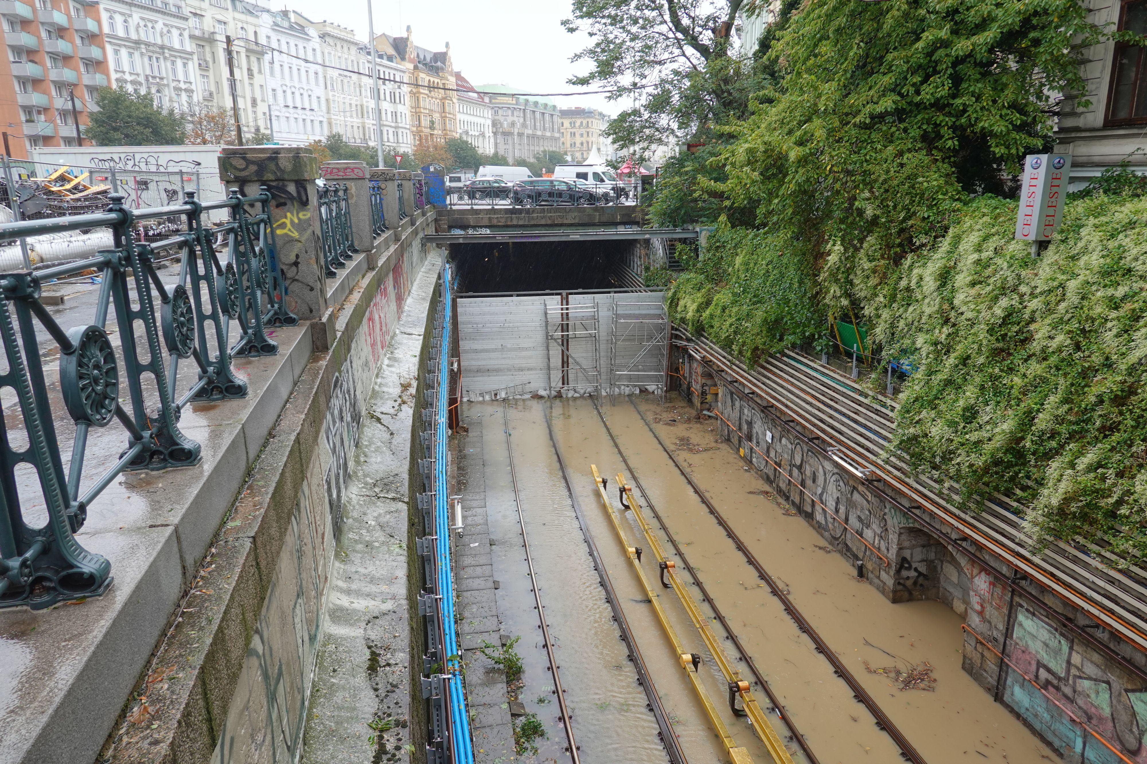 Bei solchen Bildern war es wenig überraschend, dass hier kein Zug fahren kann.