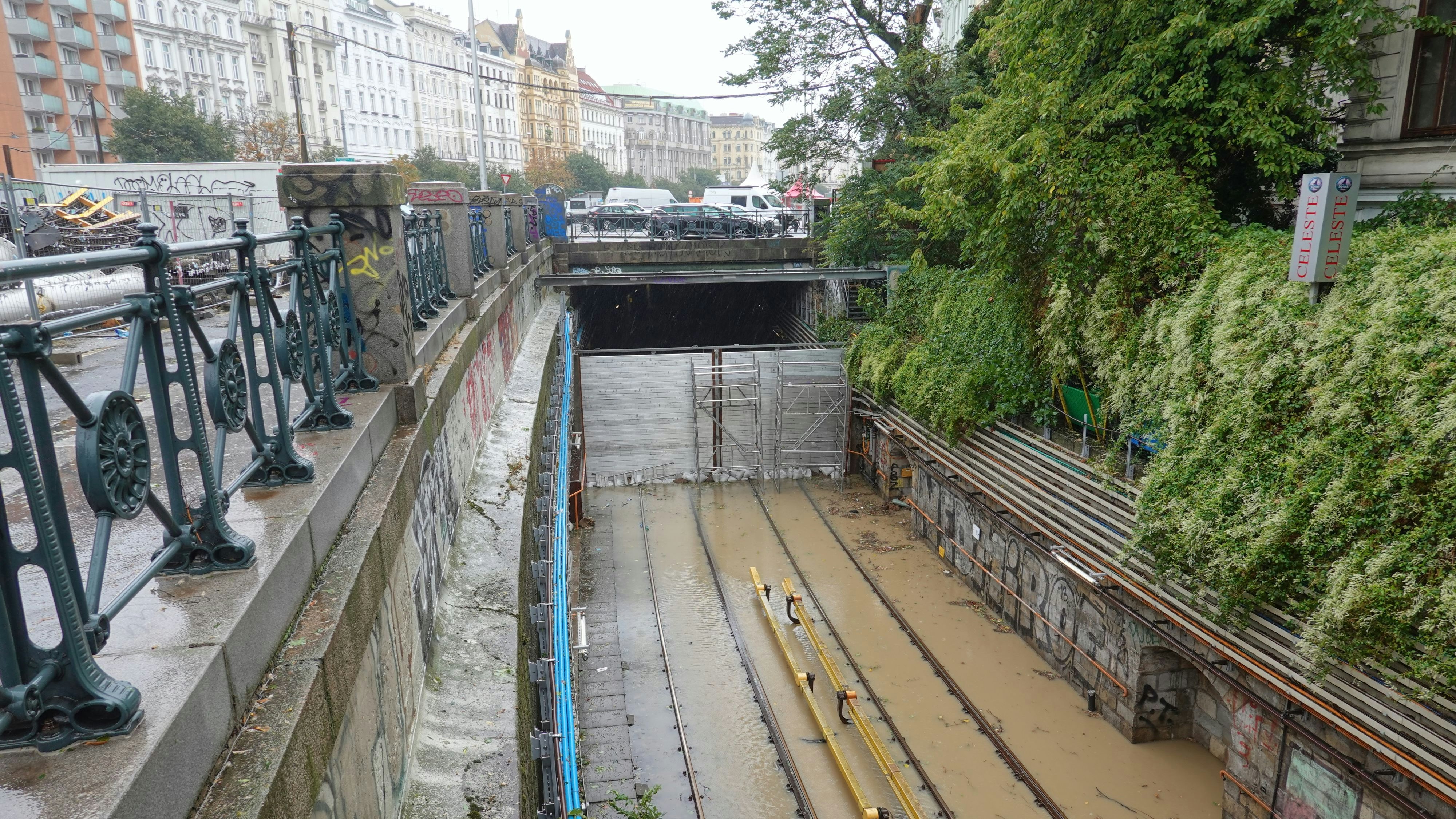Bei solchen Bildern war es wenig überraschend, dass hier kein Zug fahren kann.