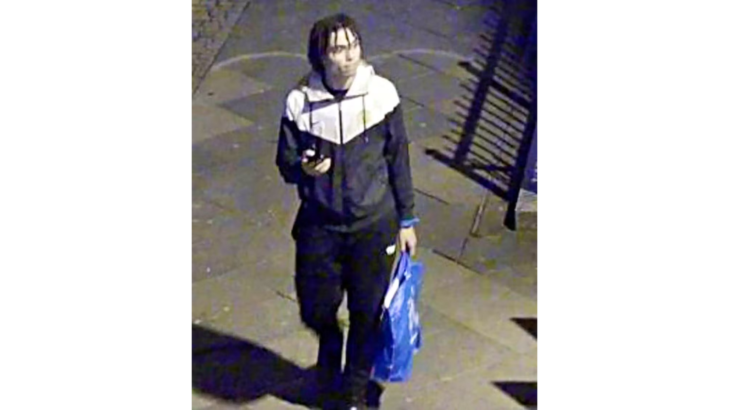 Eine Überwachungskamera soll den mutmaßlichen Täter vor und nach der Tat gefilmt haben.