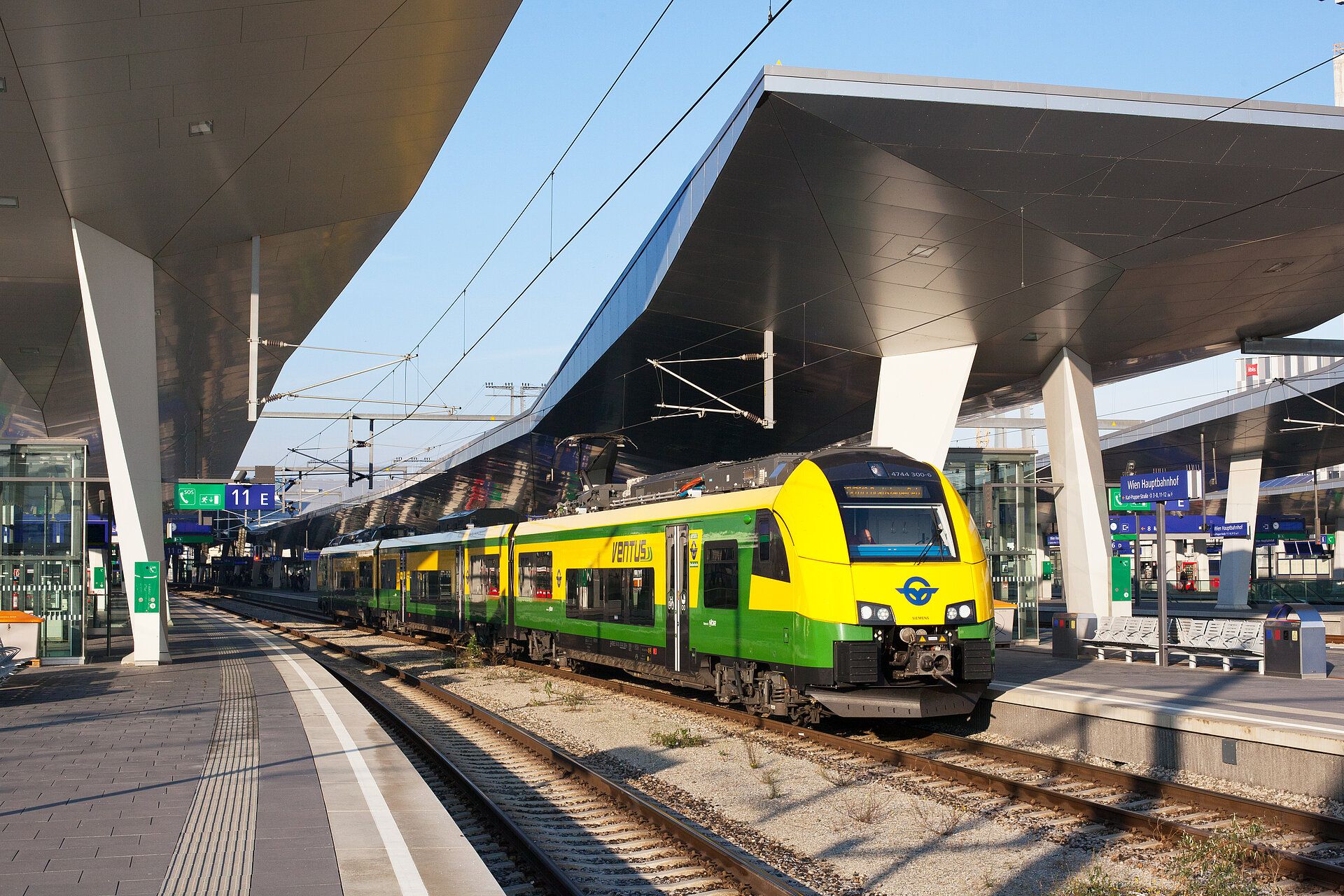 Tickets der ÖBB, Wiener Linien, Wiener Lokalbahnen, des VOR, der Raaberbahn, der NÖVOG und der BUMOG werden gegenseitig anerkannt.
