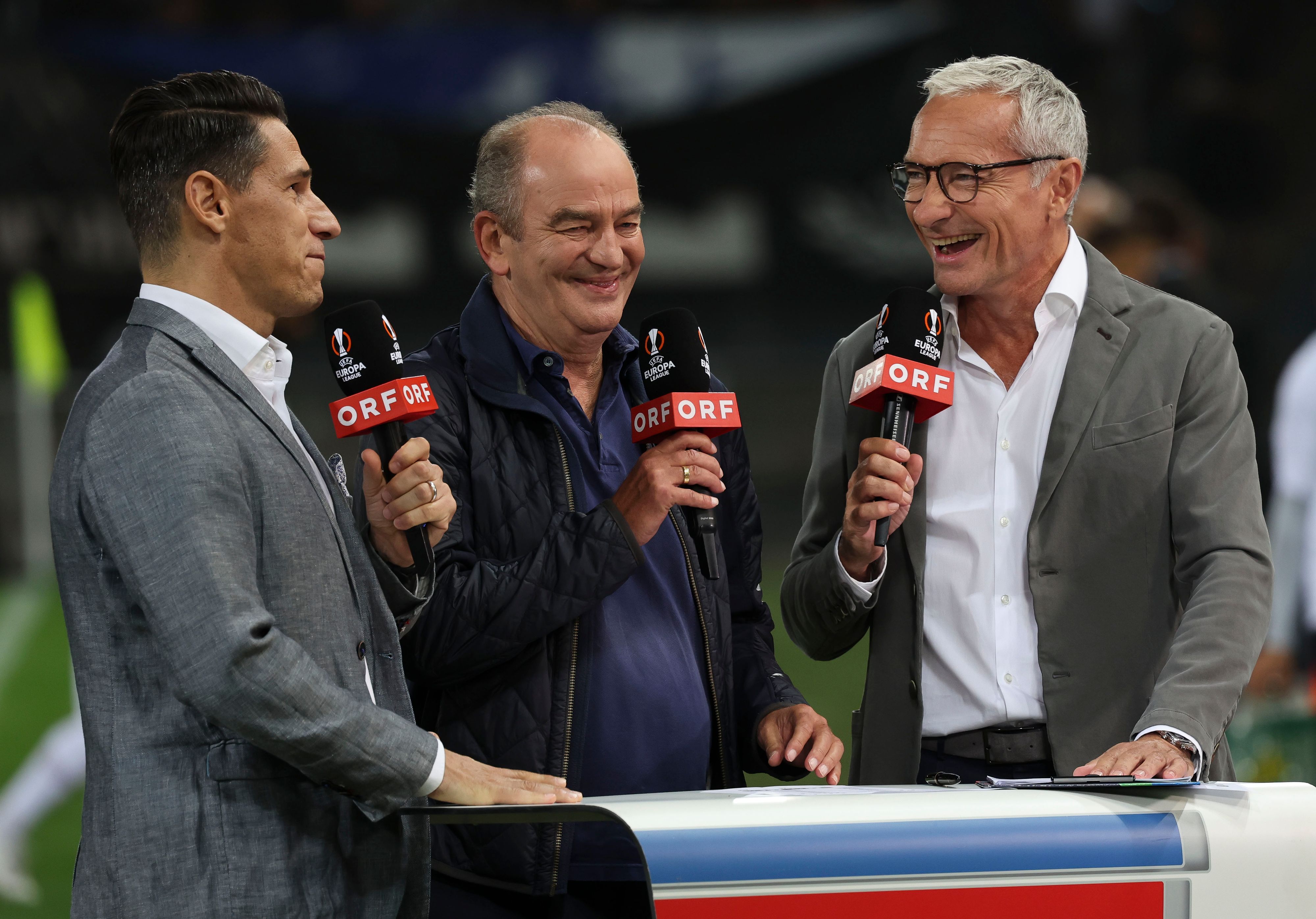 Die ORF-Experten Helge Payer und Herbert Prohaska mit Moderator Rainer Pariasek.