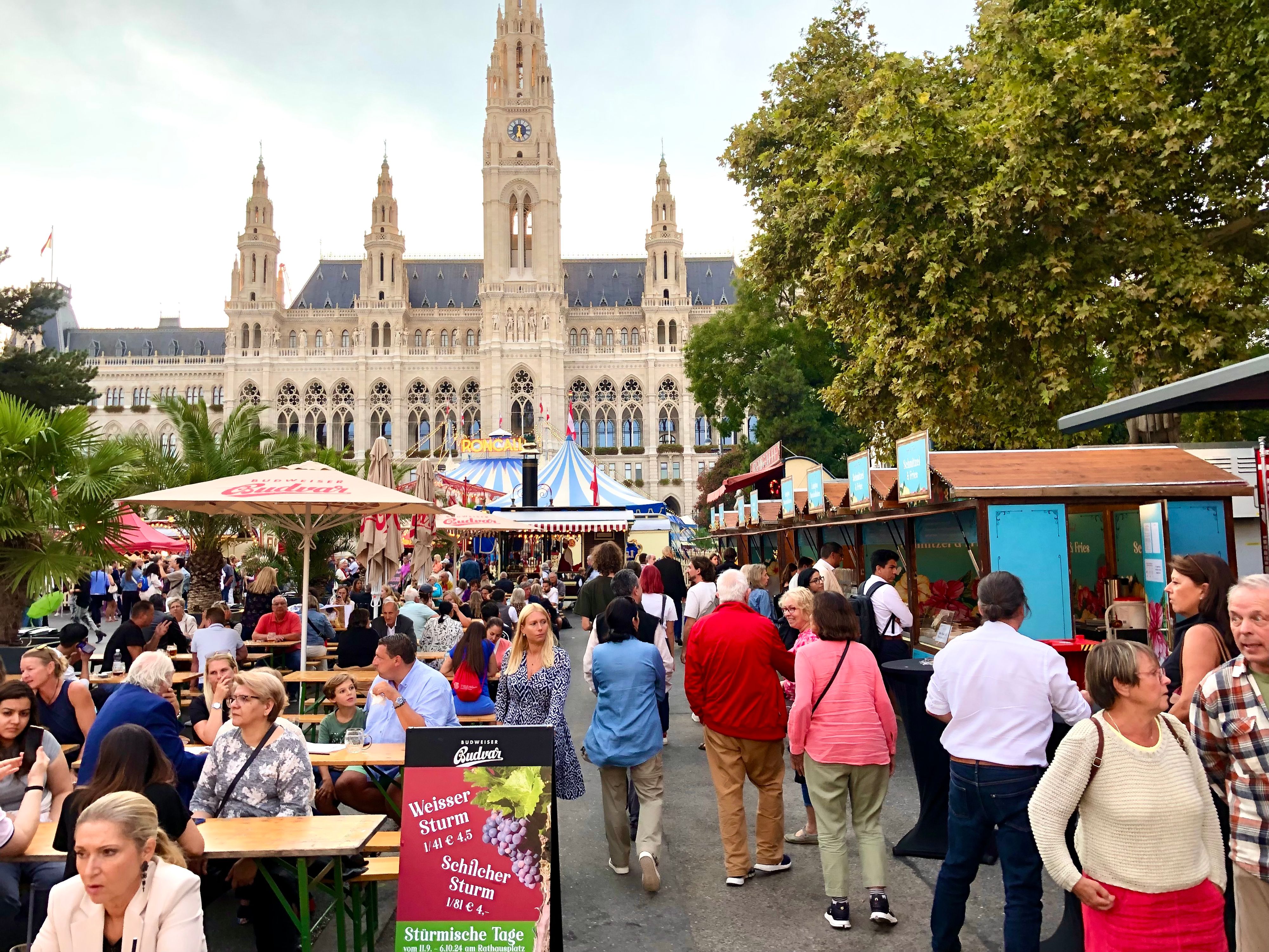 Noch bis 6. Oktober kann auf der Genussmeile der Geschmack der weiten Welt gekostet werden.