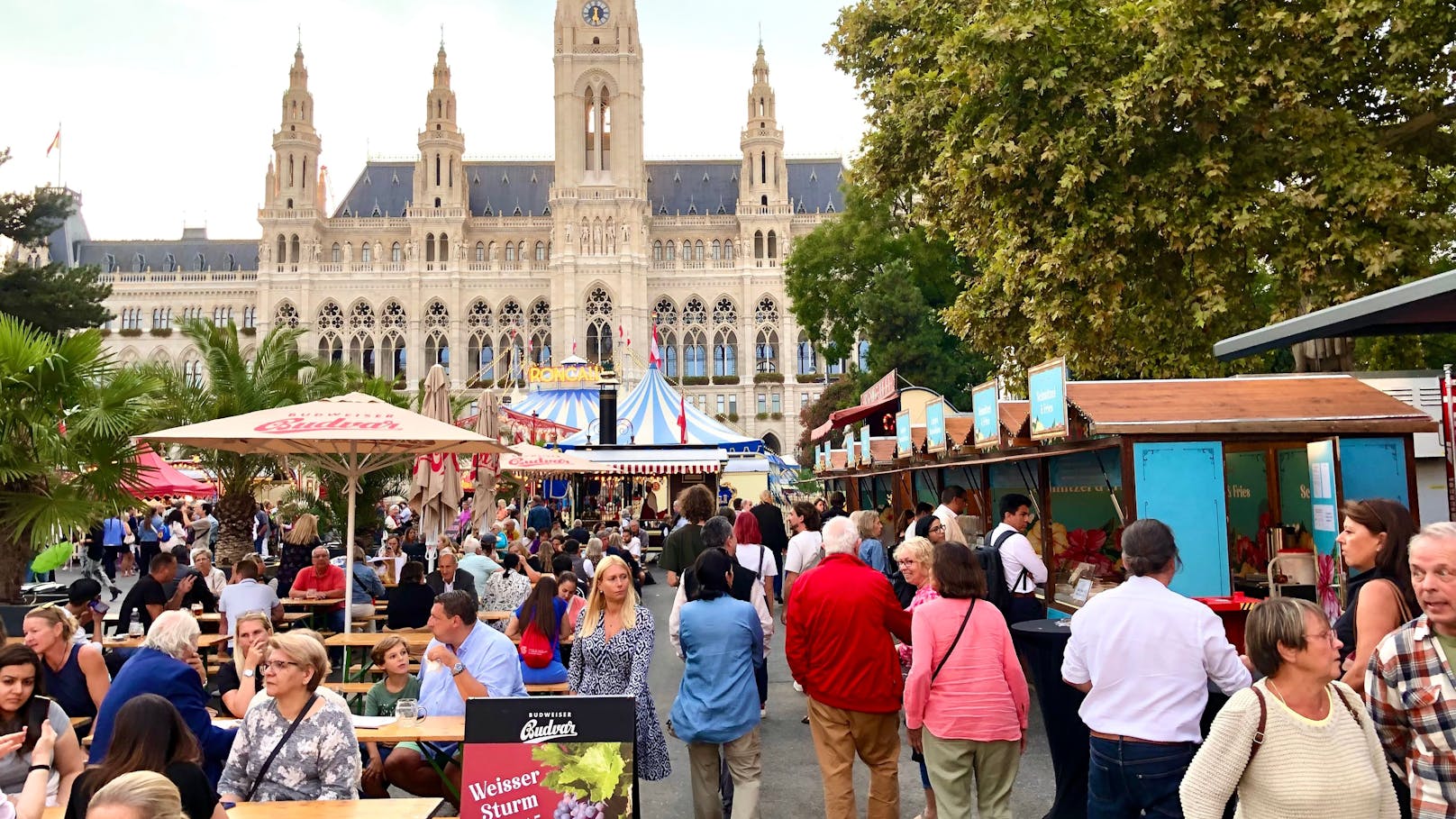 Hereinspaziert! Genussmeile nun vor Circus Roncalli