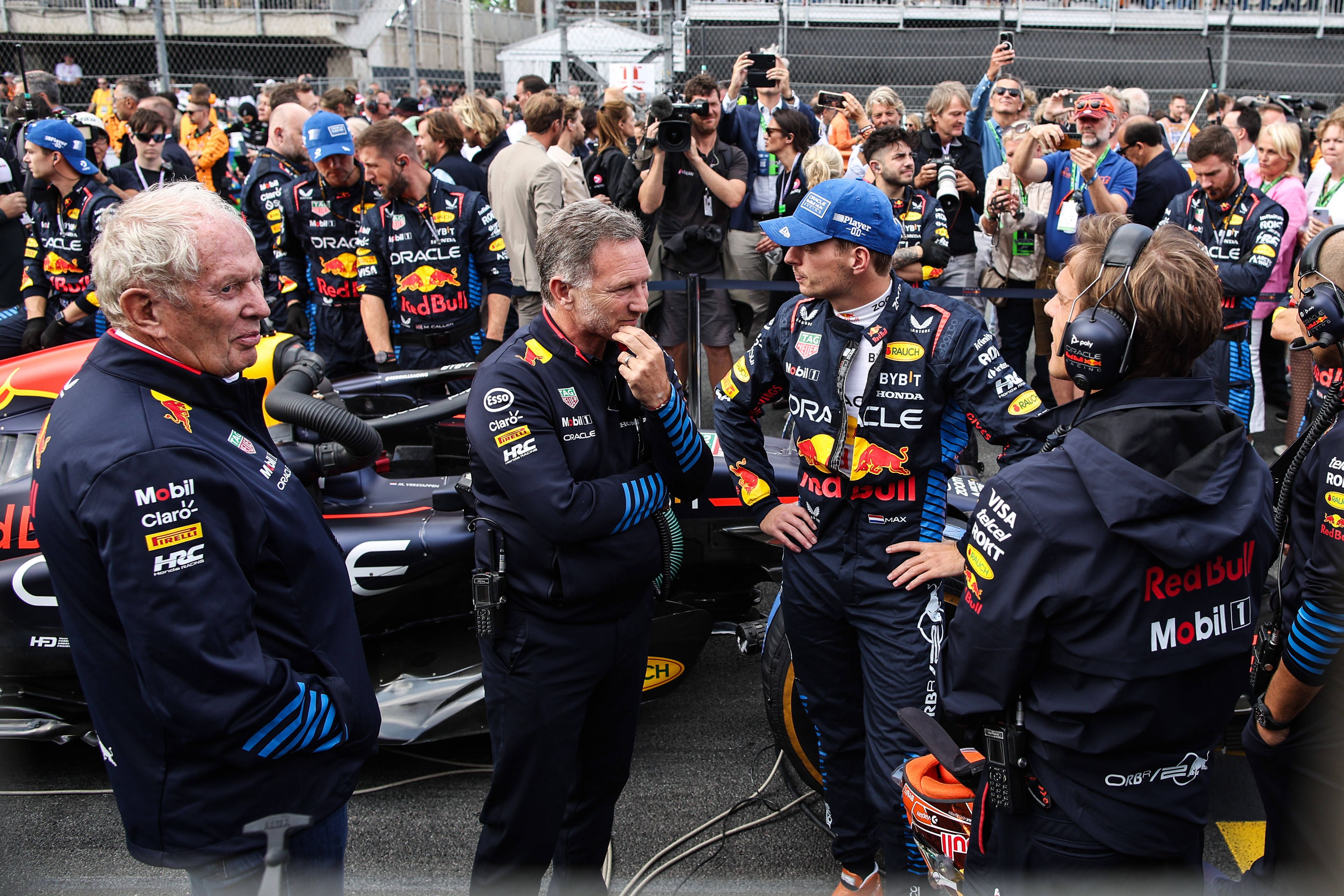Rauchende Köpfe: Helmut Marko, Christian Horner, Max Verstappen.